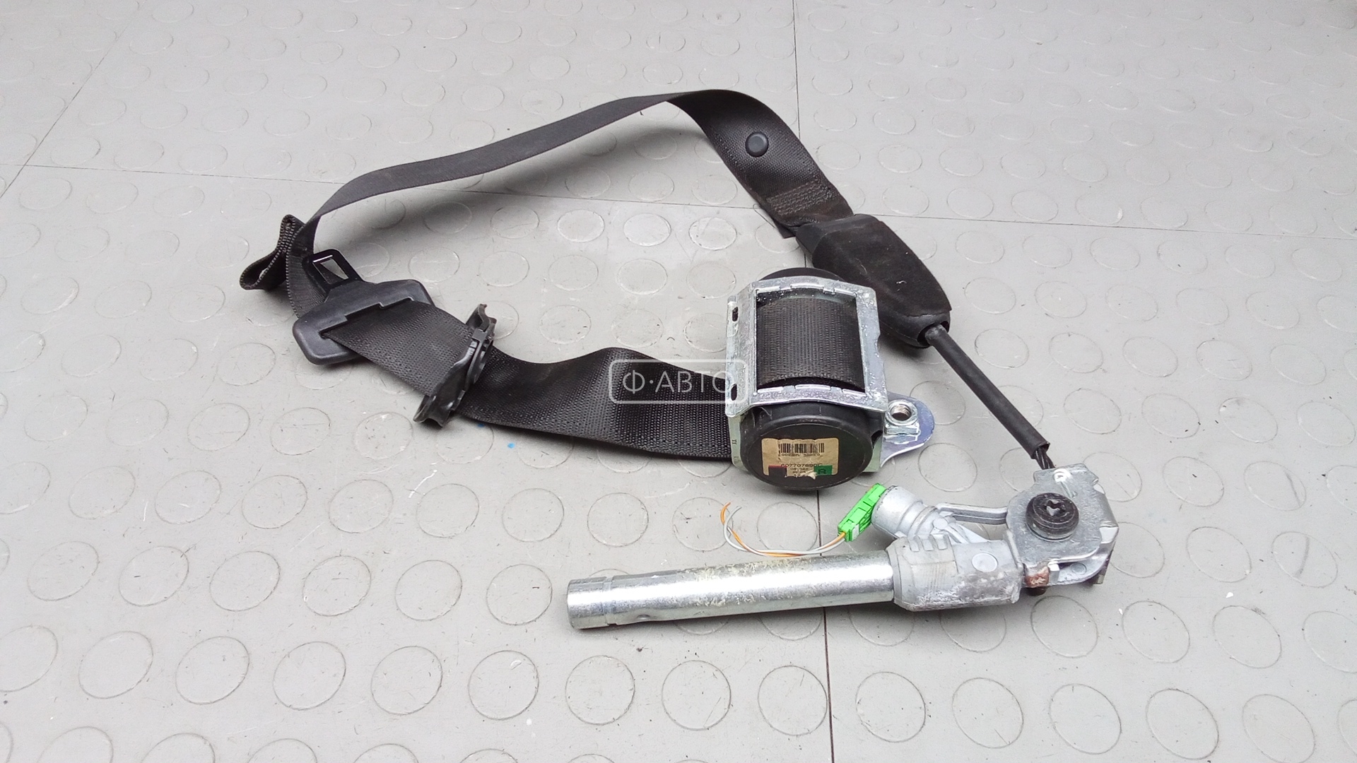 Ремень безопасности с пиропатроном сиденья переднего