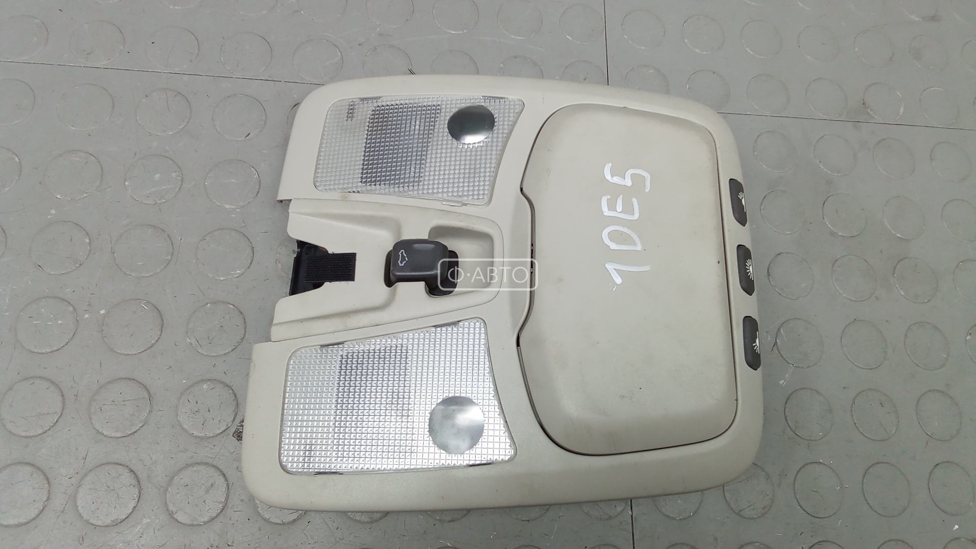 Фонарь освещения салона