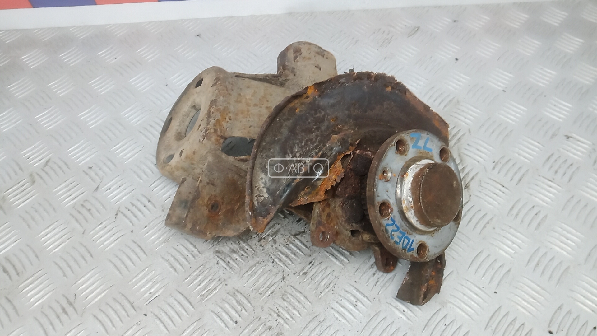 Ступица задняя левая VOLKSWAGEN GOLF