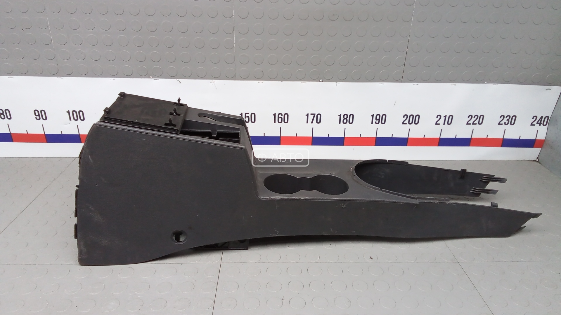 Подлокотник центральный