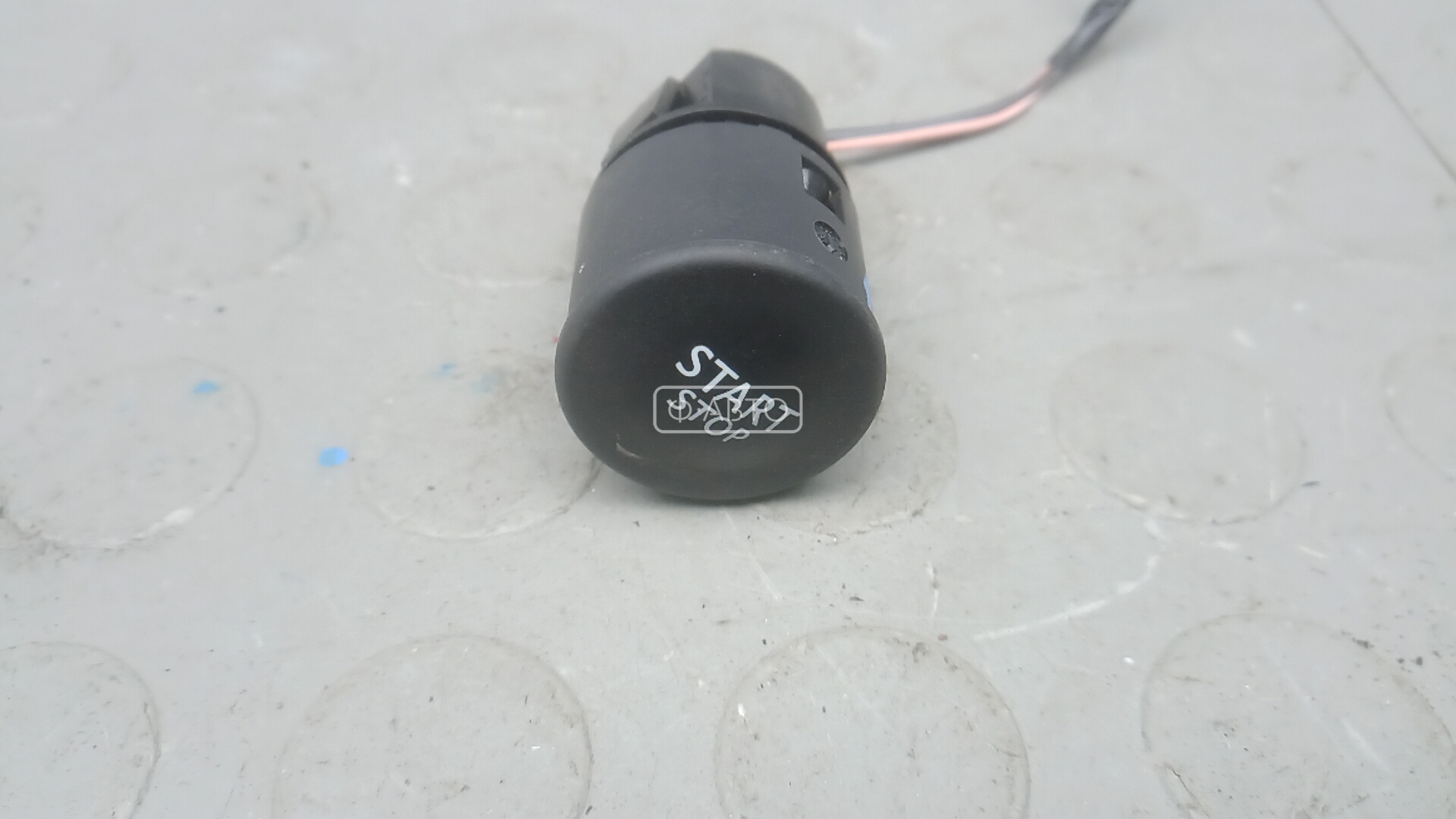 Кнопка запуска двигателя