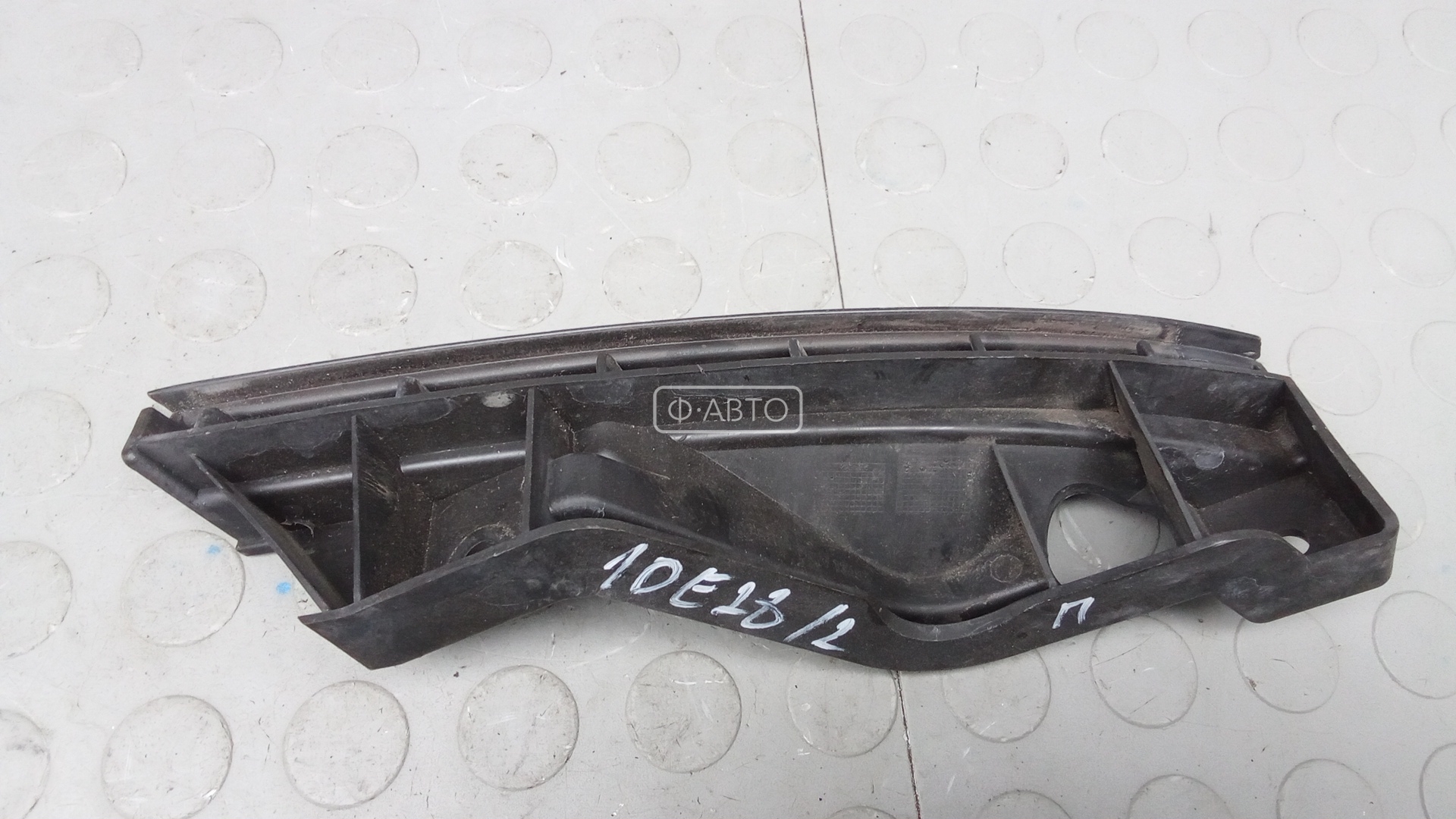 Крепление бампера переднее