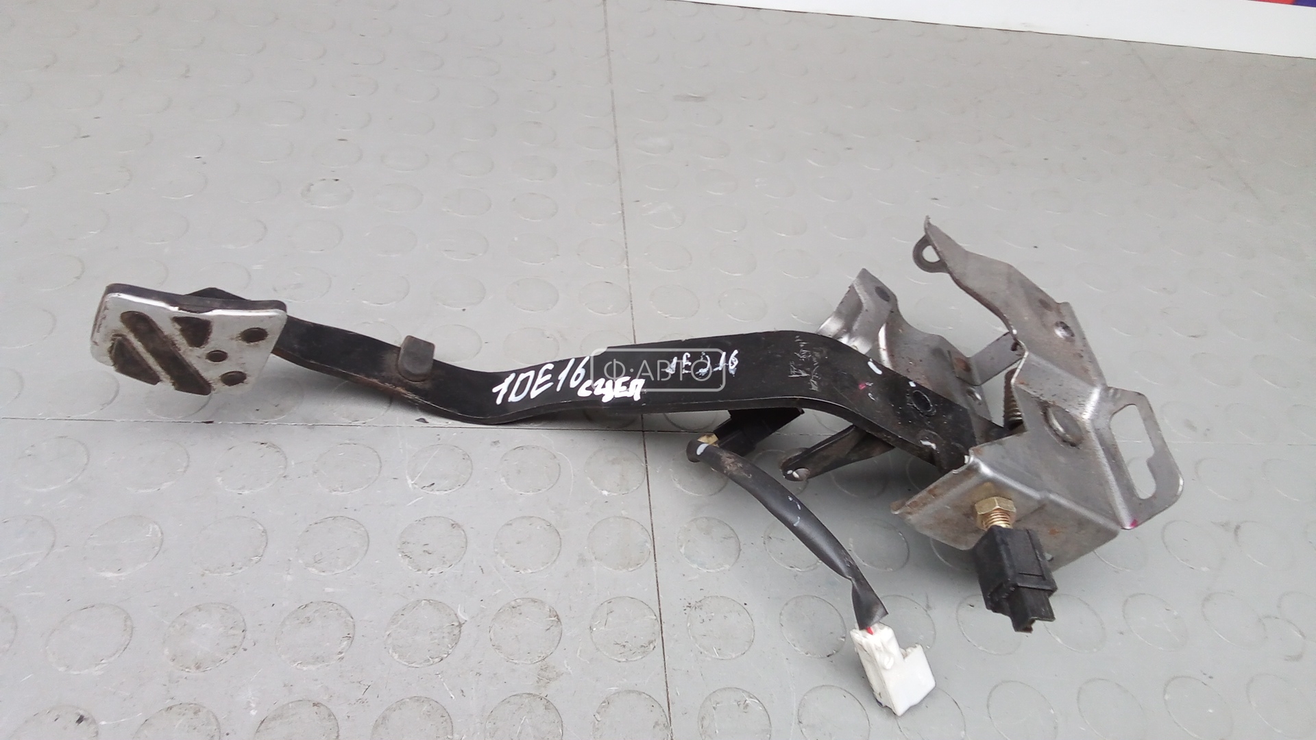 Педаль сцепления