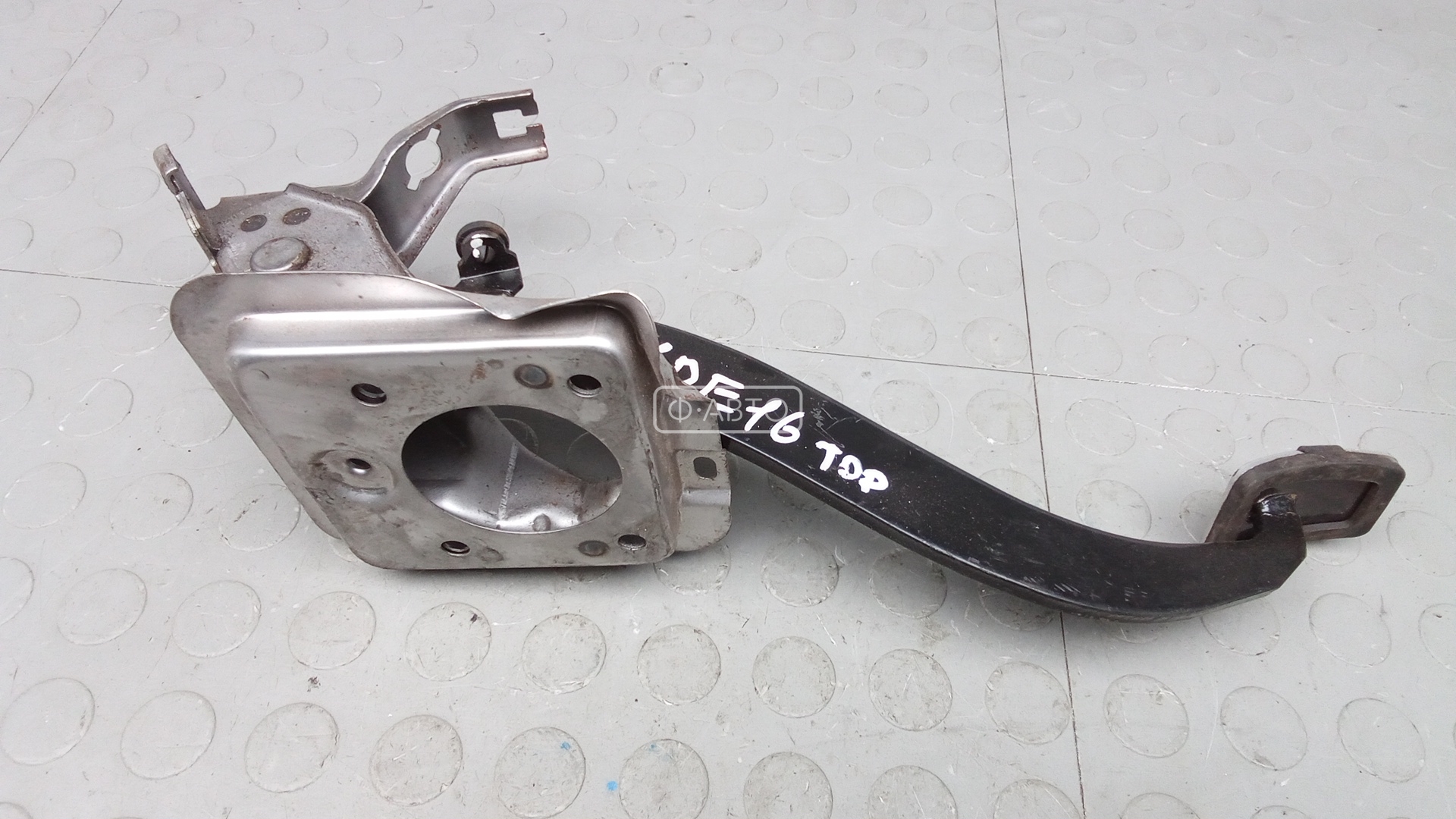 Педаль тормоза