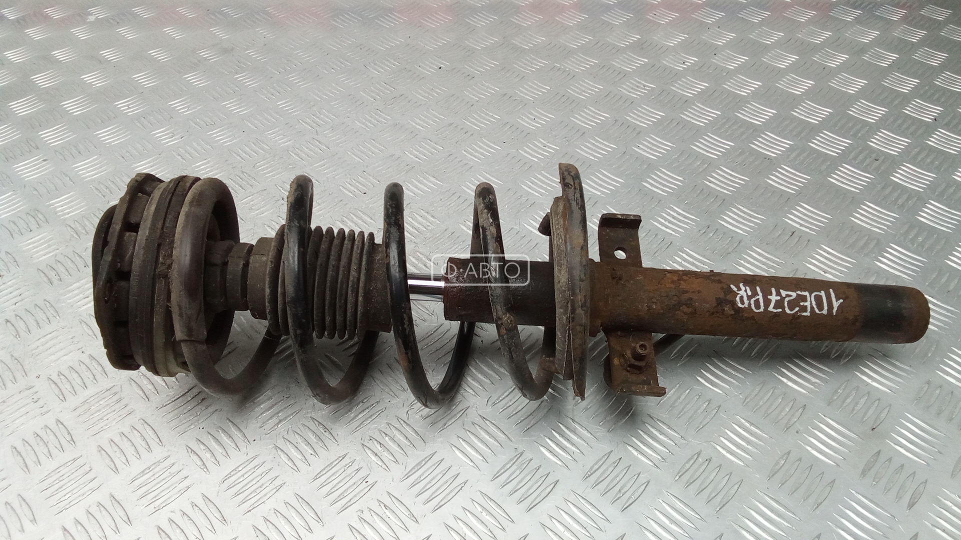 Стойка передняя правая