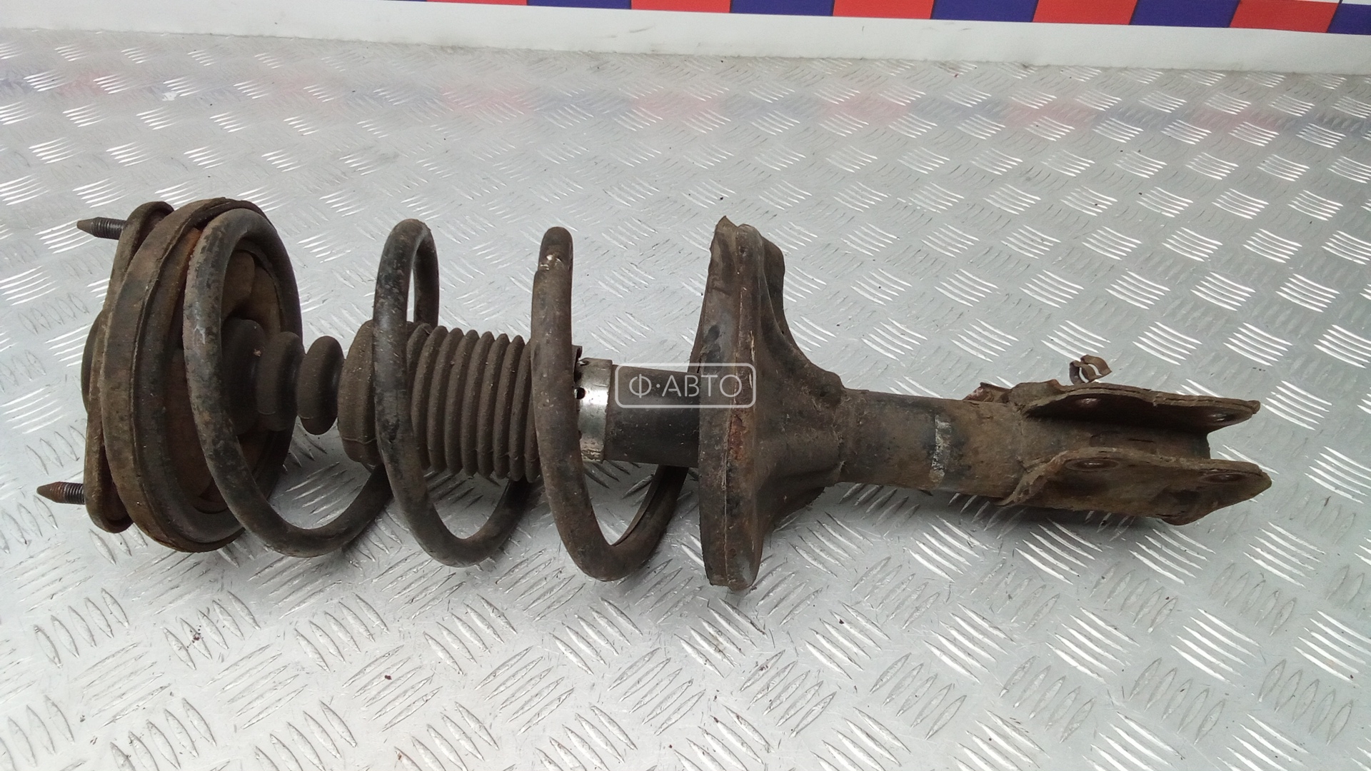 Стойка передняя правая