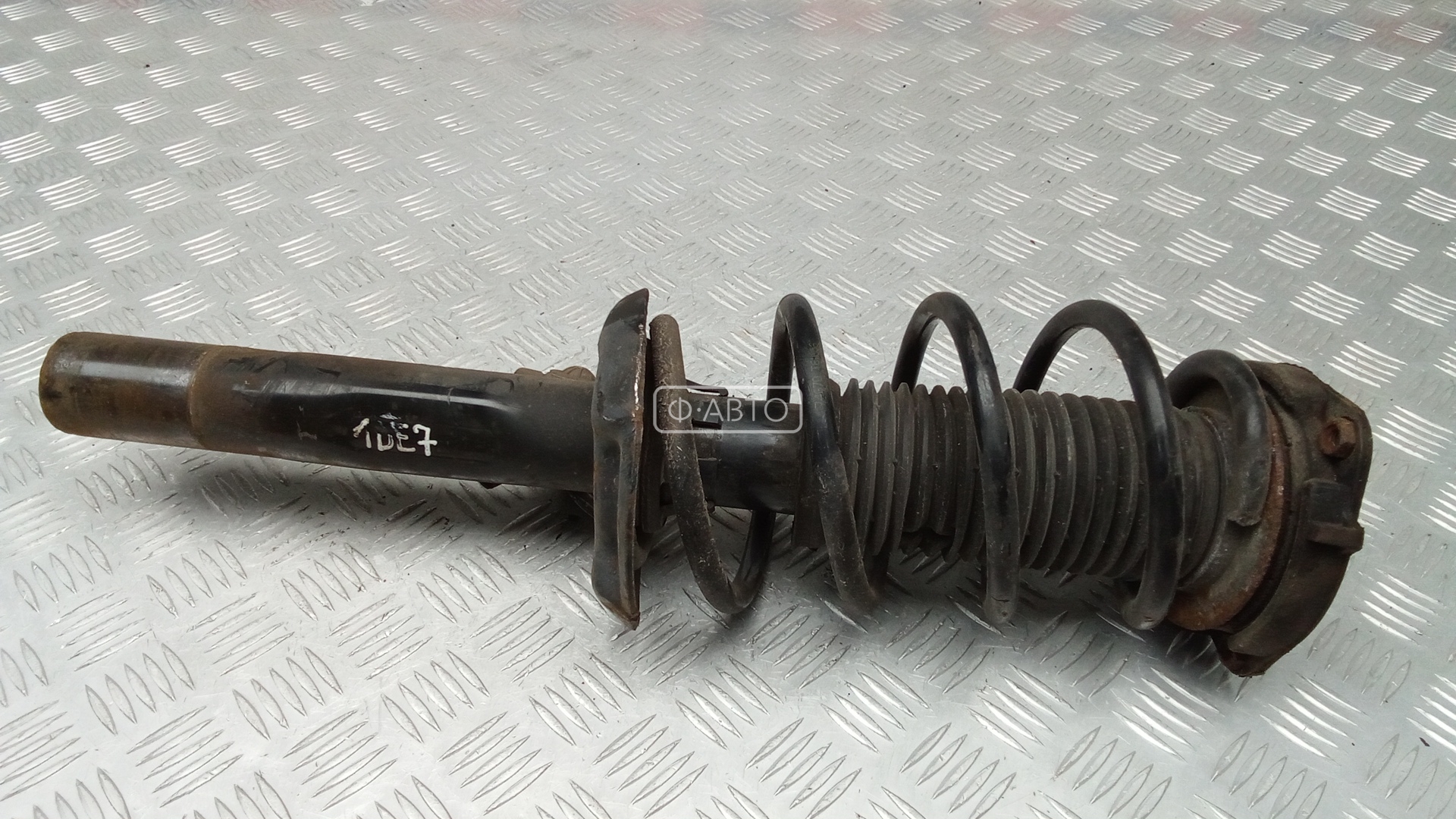 Стойка передняя левая