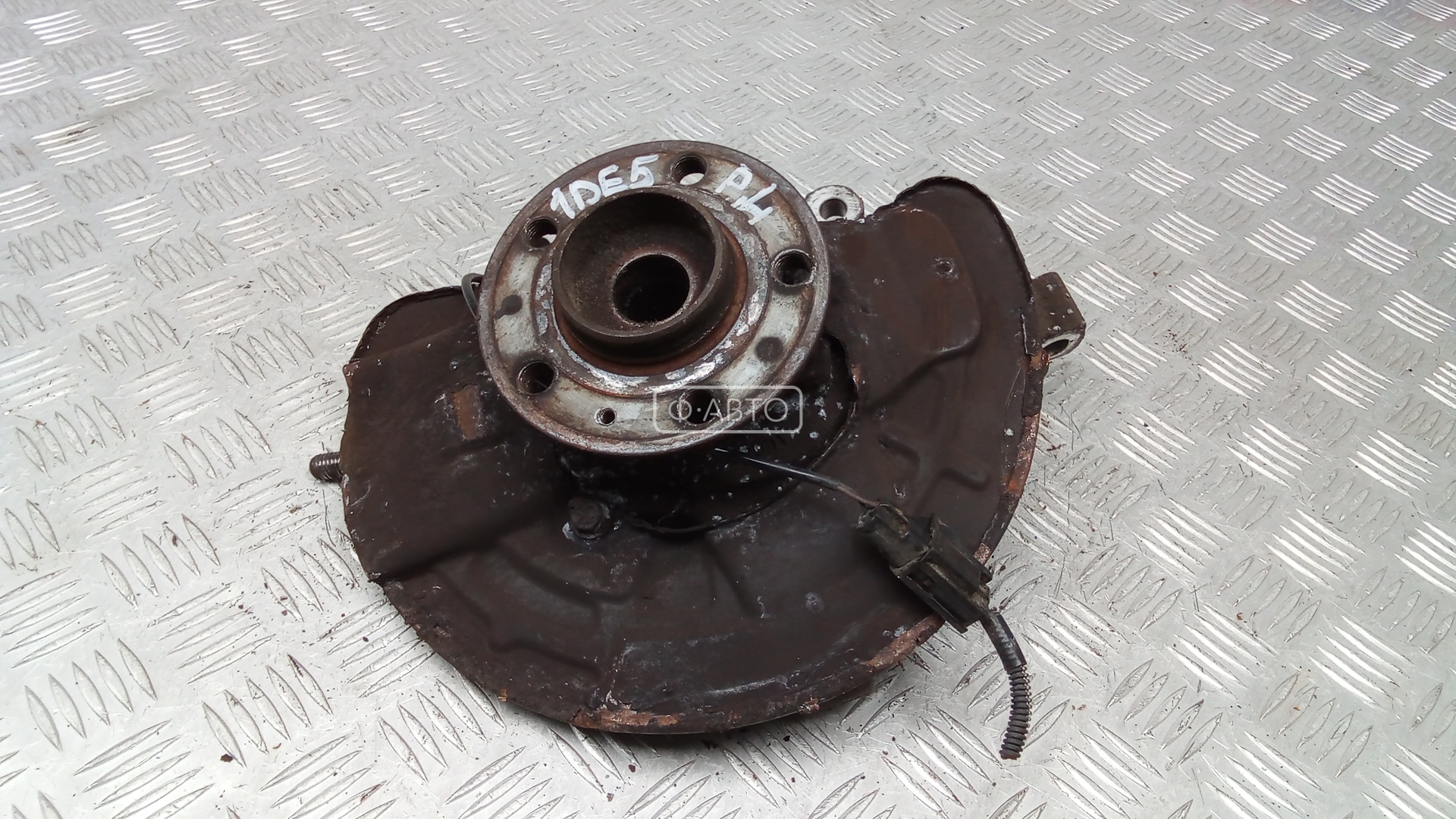 Ступица передняя левая