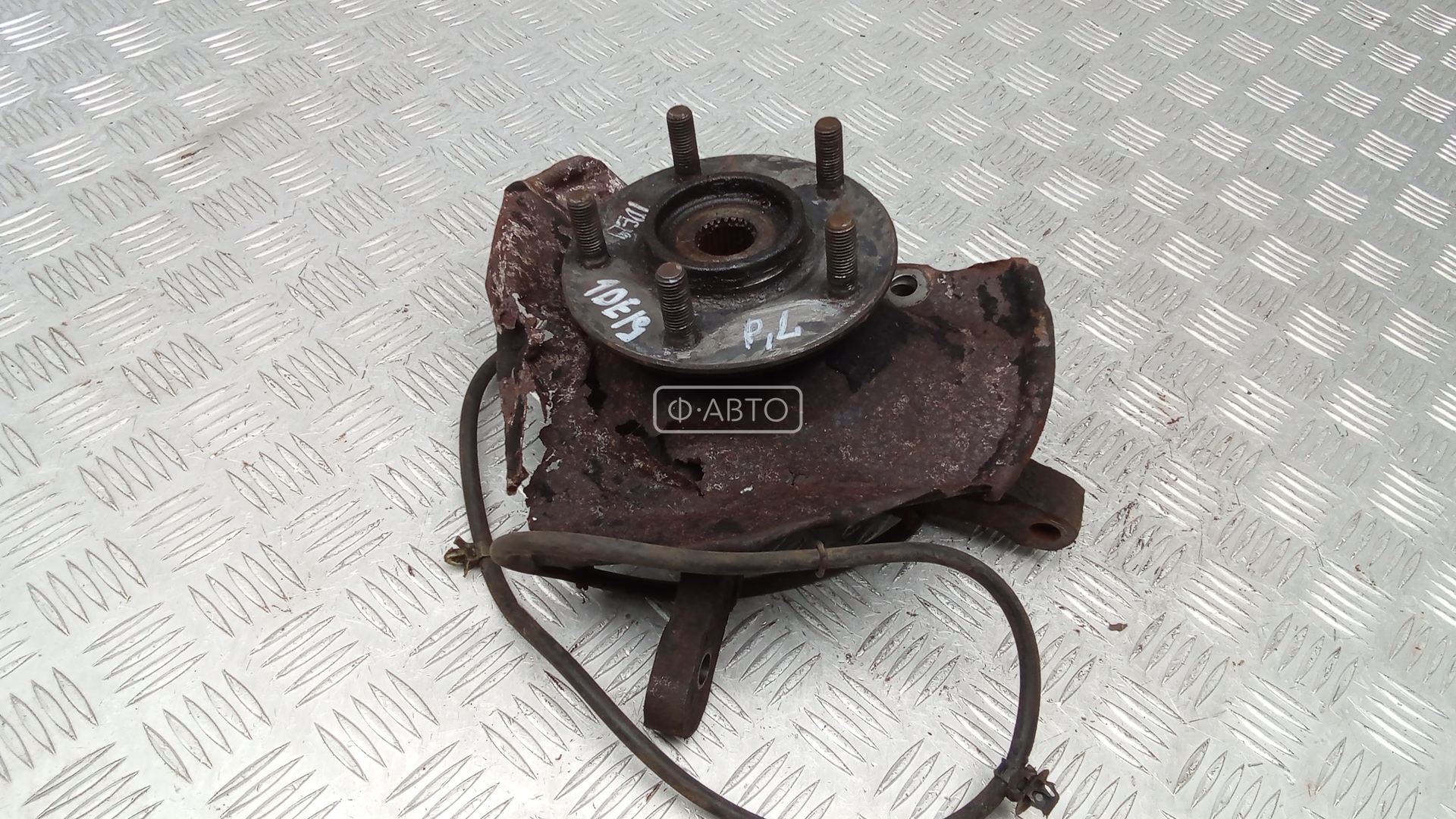 Ступица передняя левая