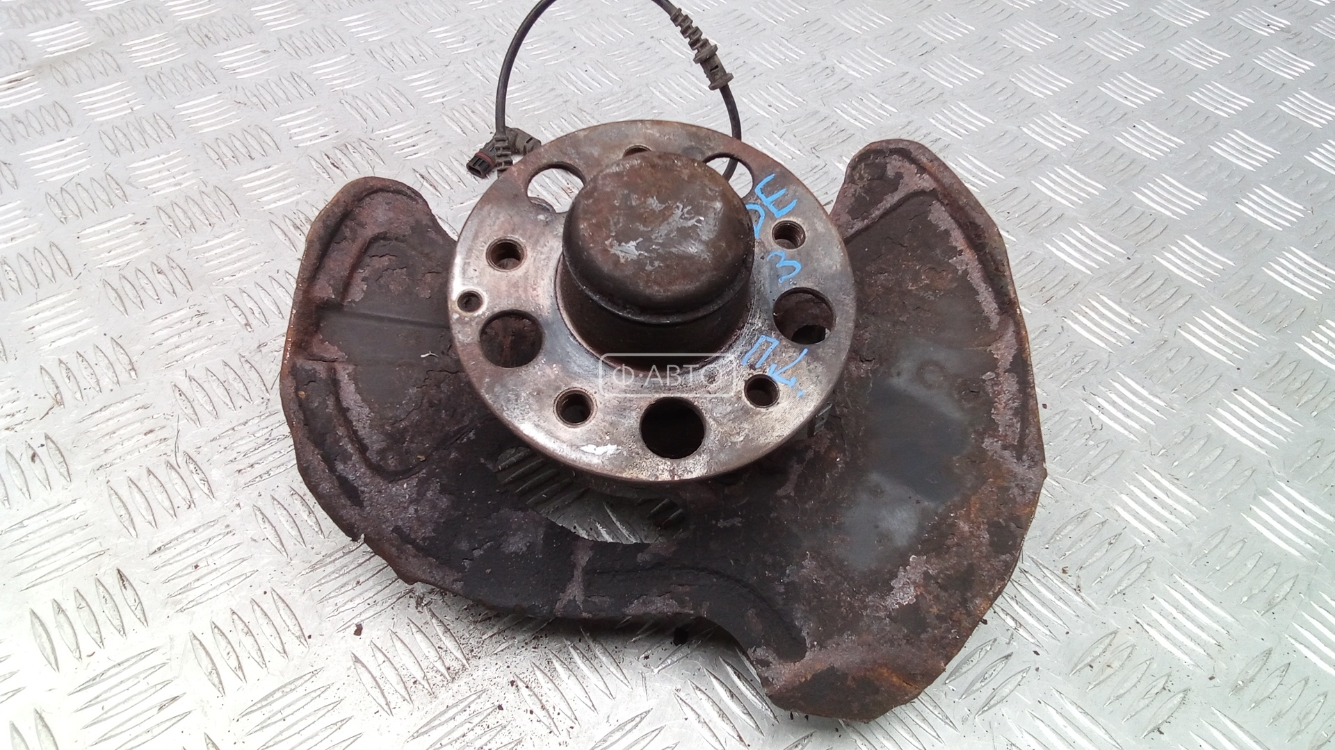 Ступица передняя левая