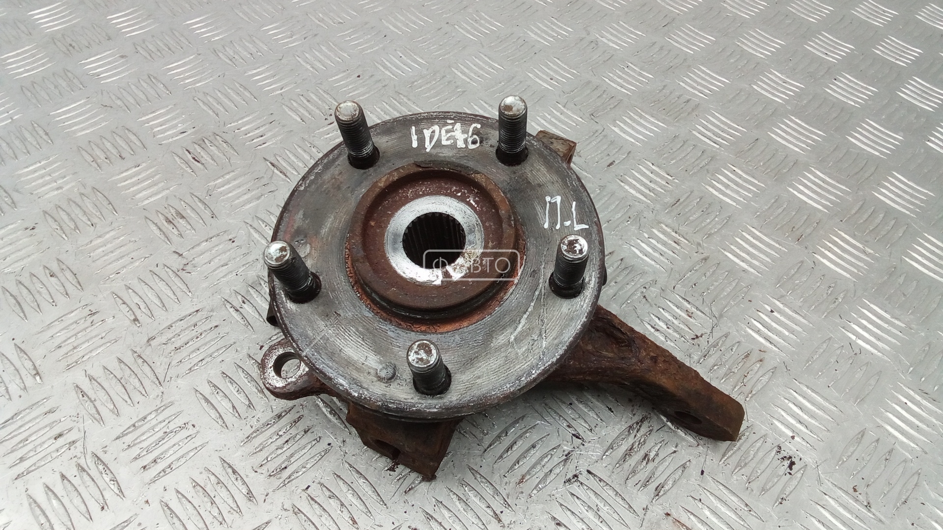 Ступица передняя левая