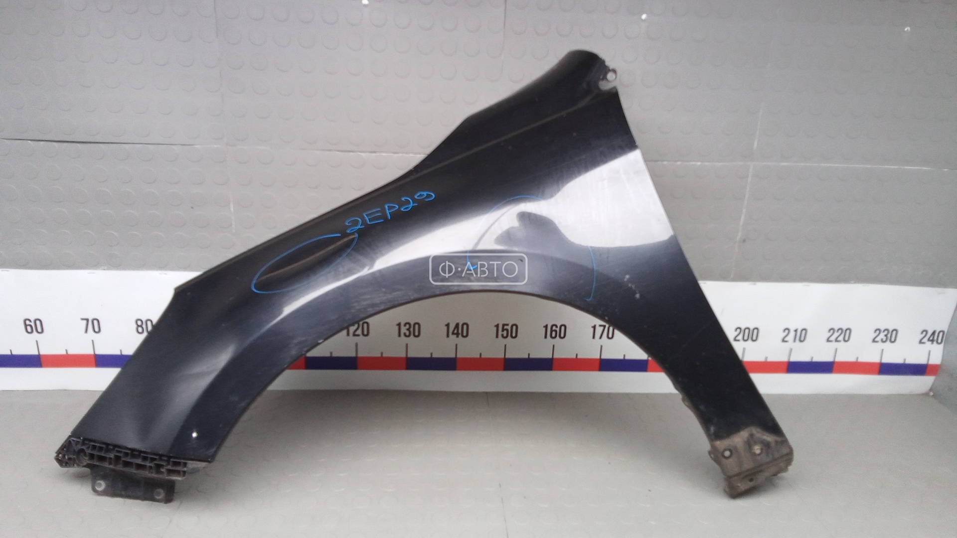 Крыло переднее левое