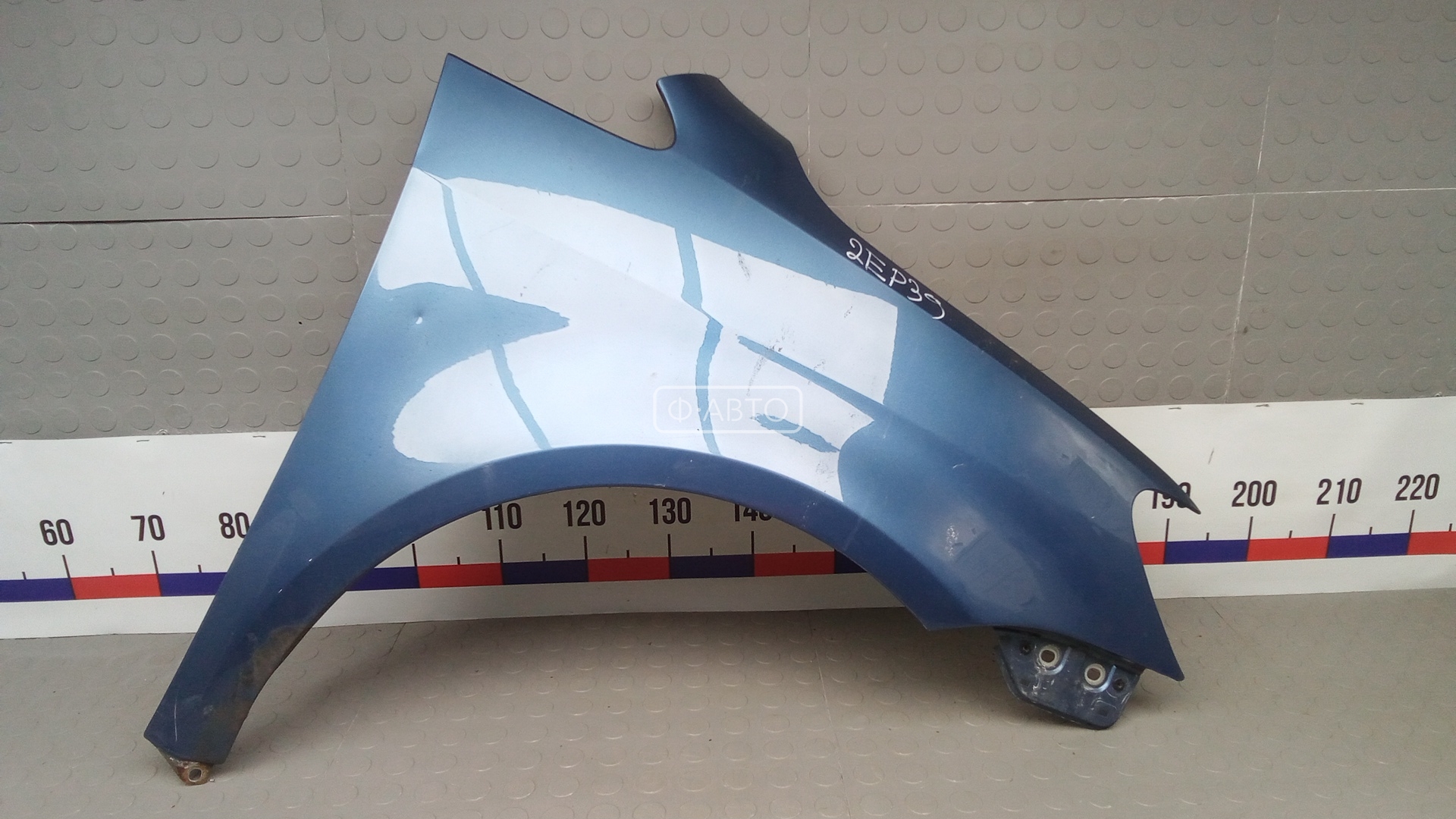 Крыло переднее правое