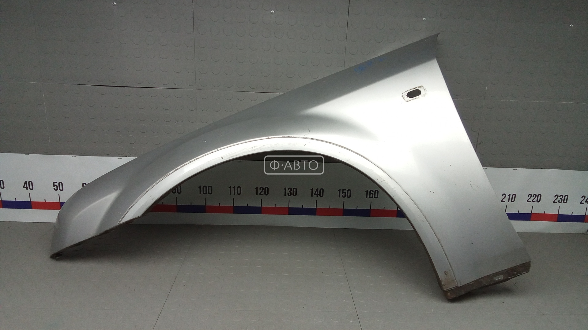 Крыло переднее левое