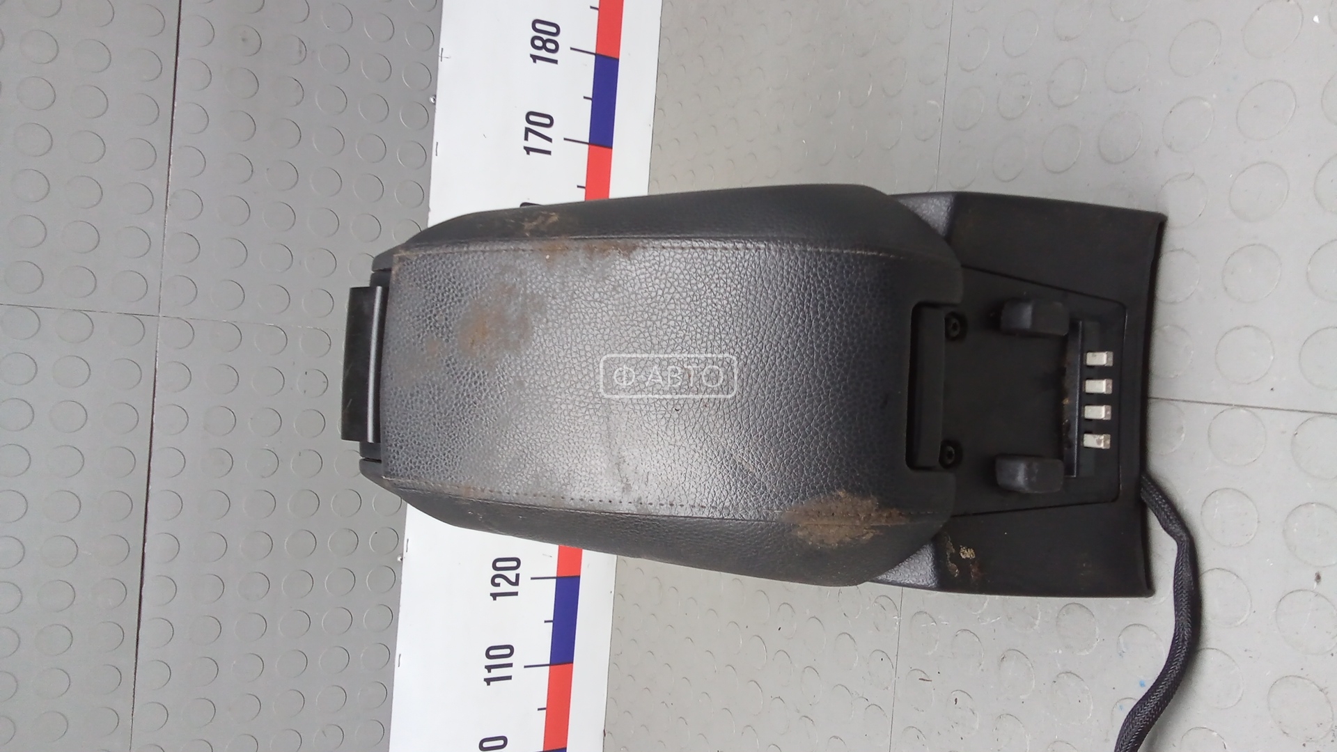 Подлокотник центральный