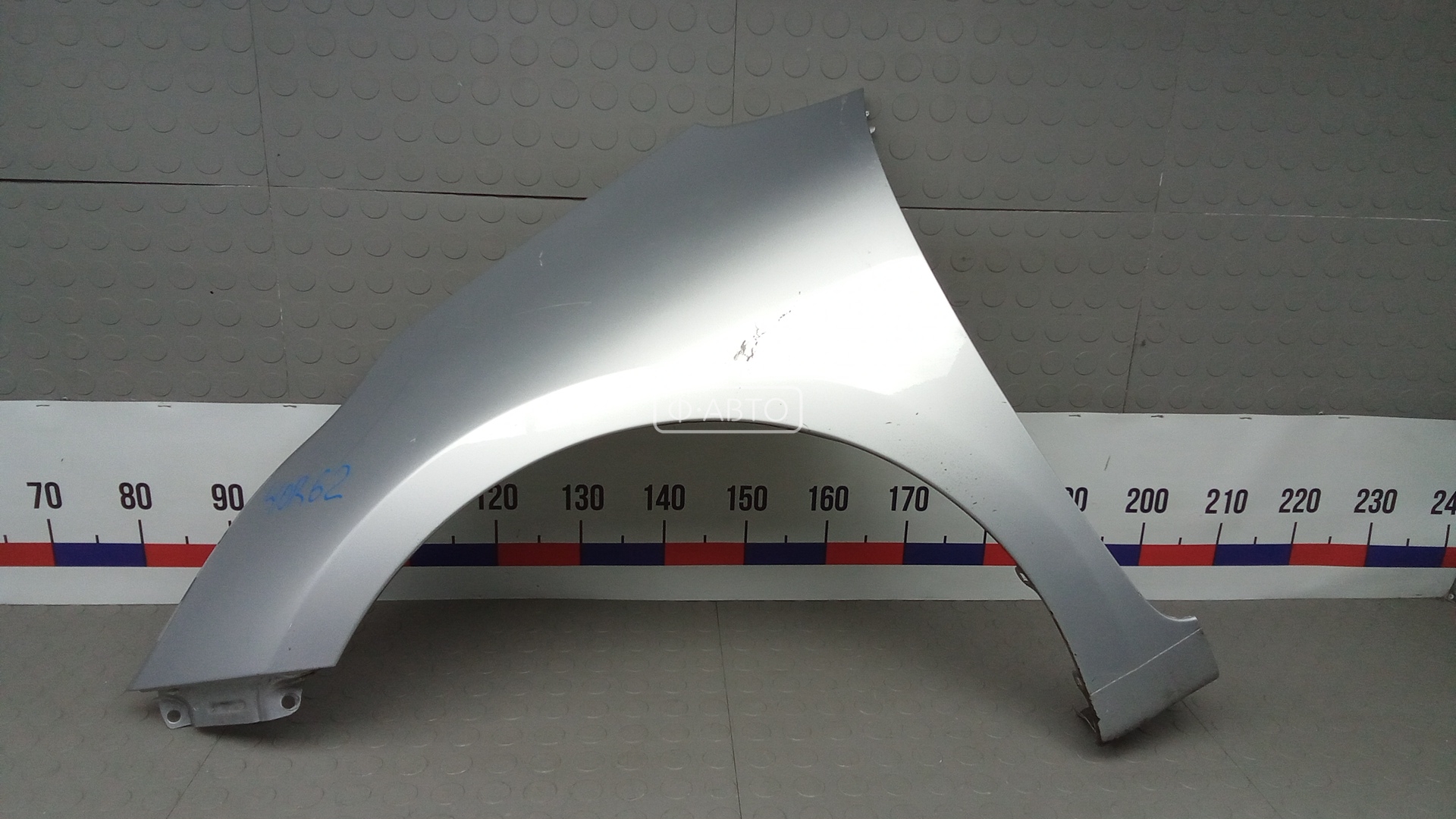 Крыло переднее левое