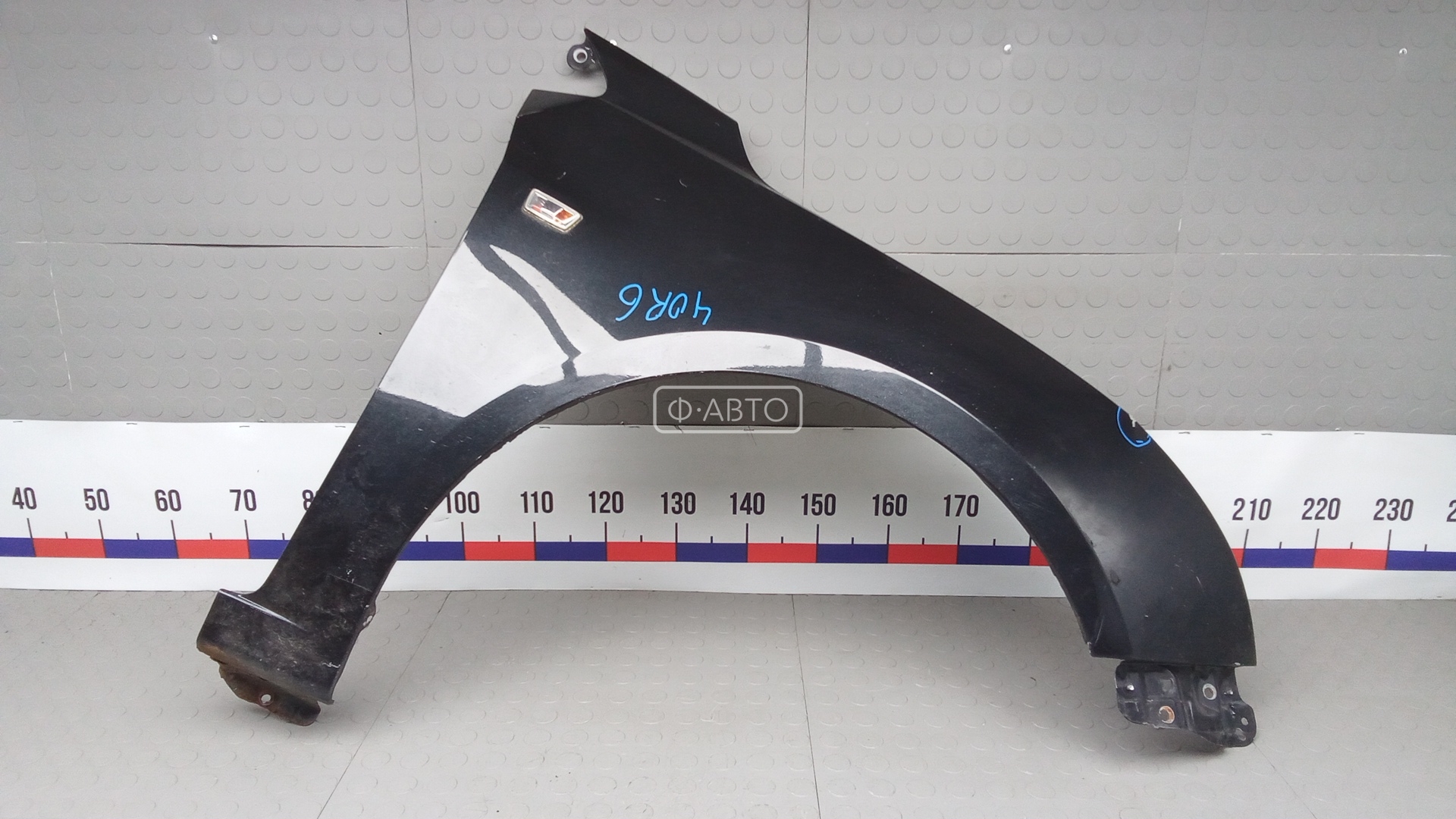 Крыло переднее правое