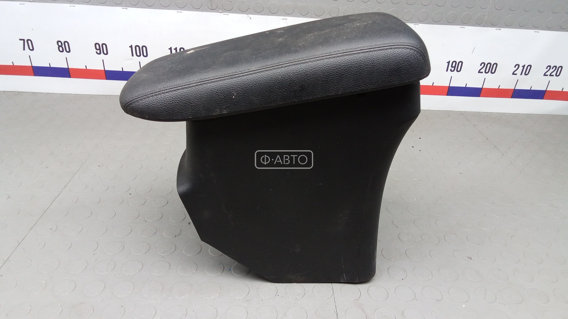 Подлокотник центральный