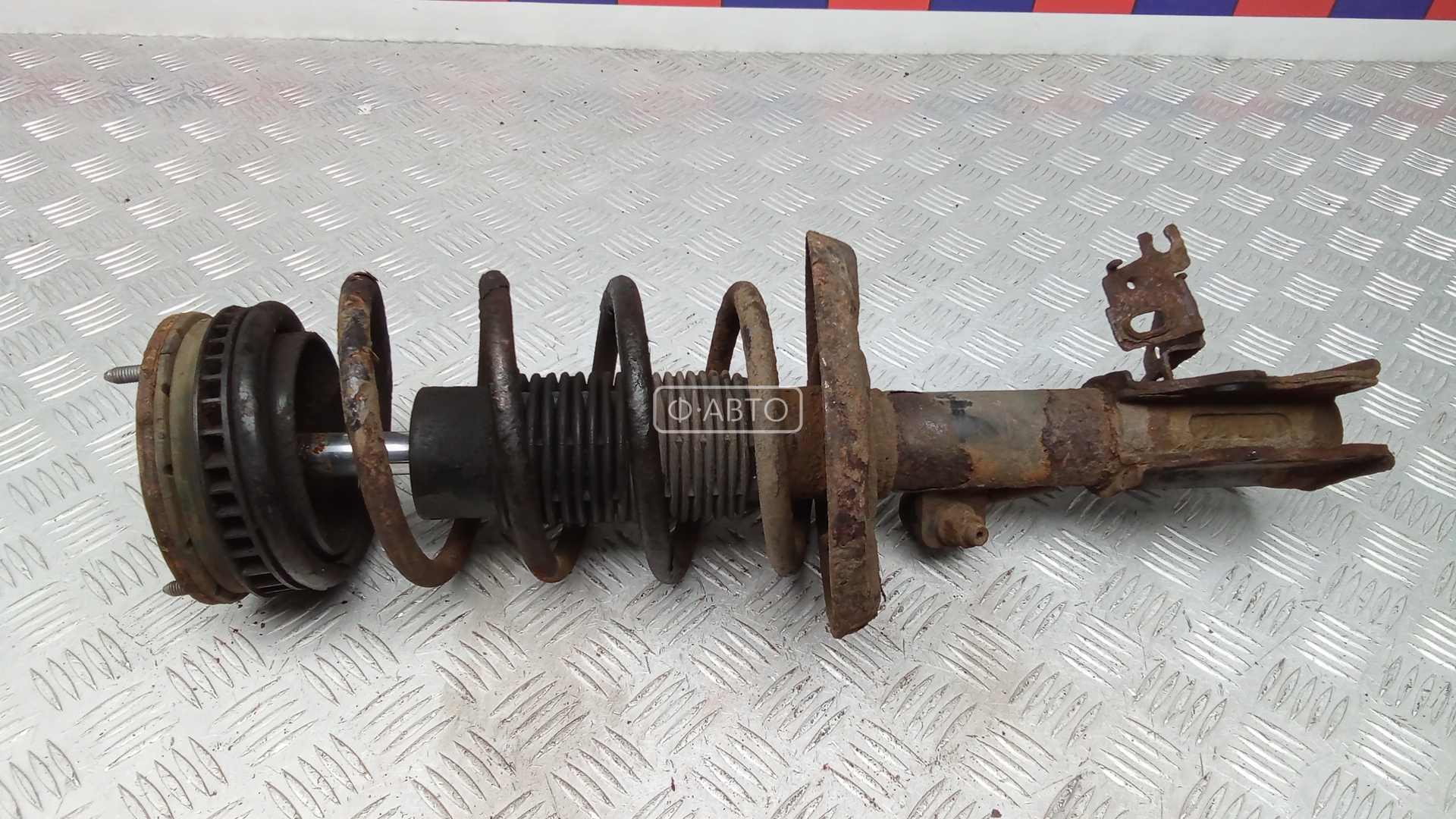 Стойка передняя правая