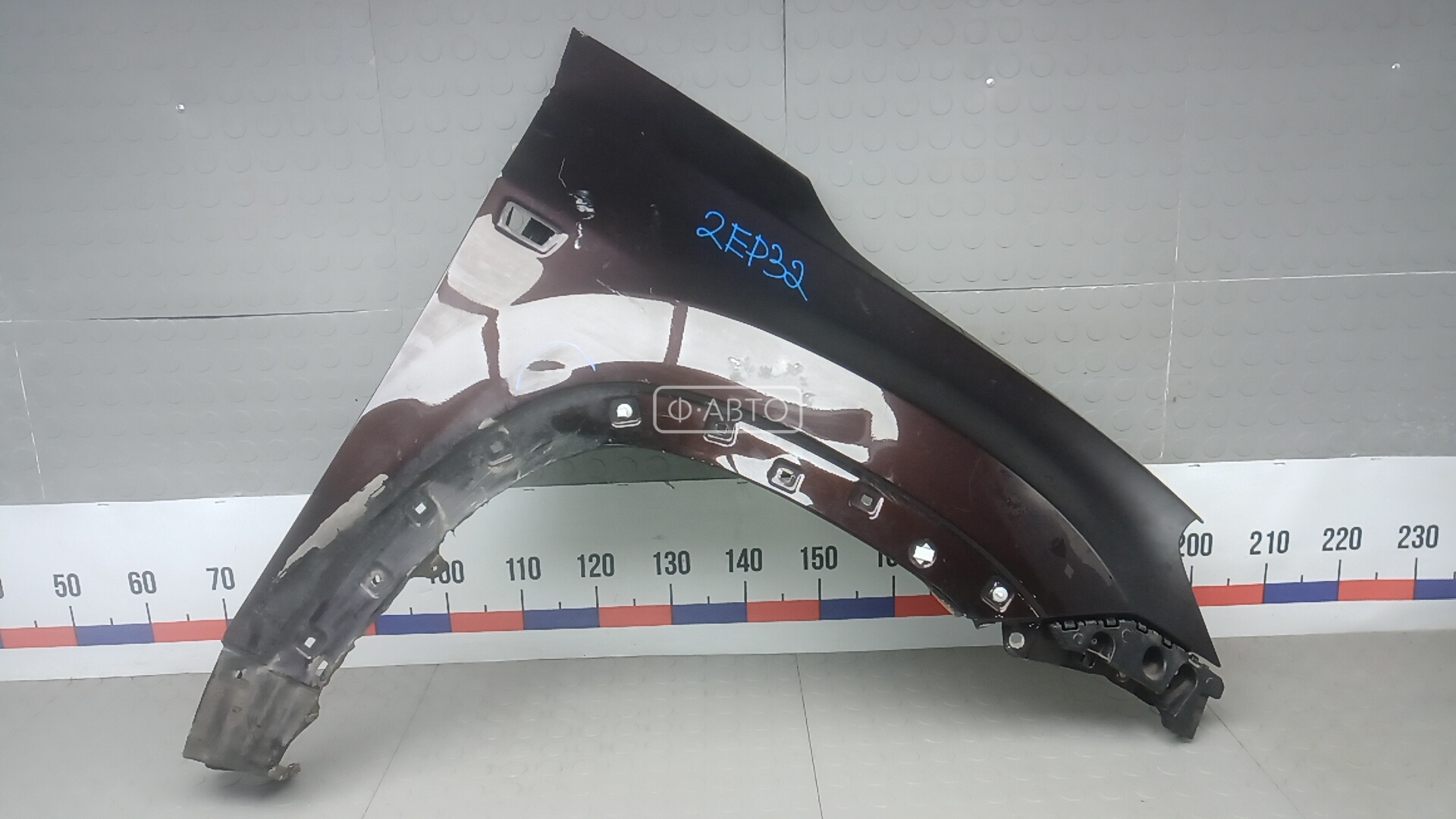 Крыло переднее правое