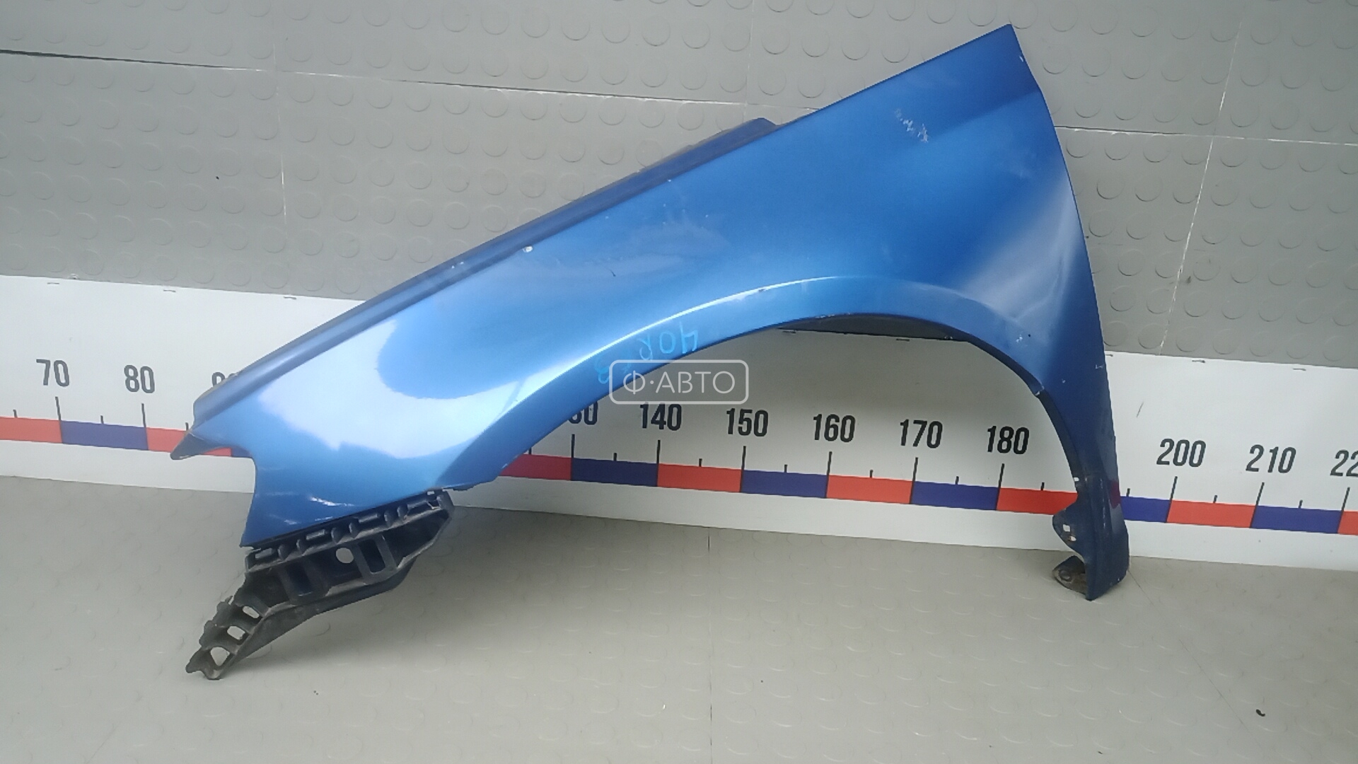 Крыло переднее левое