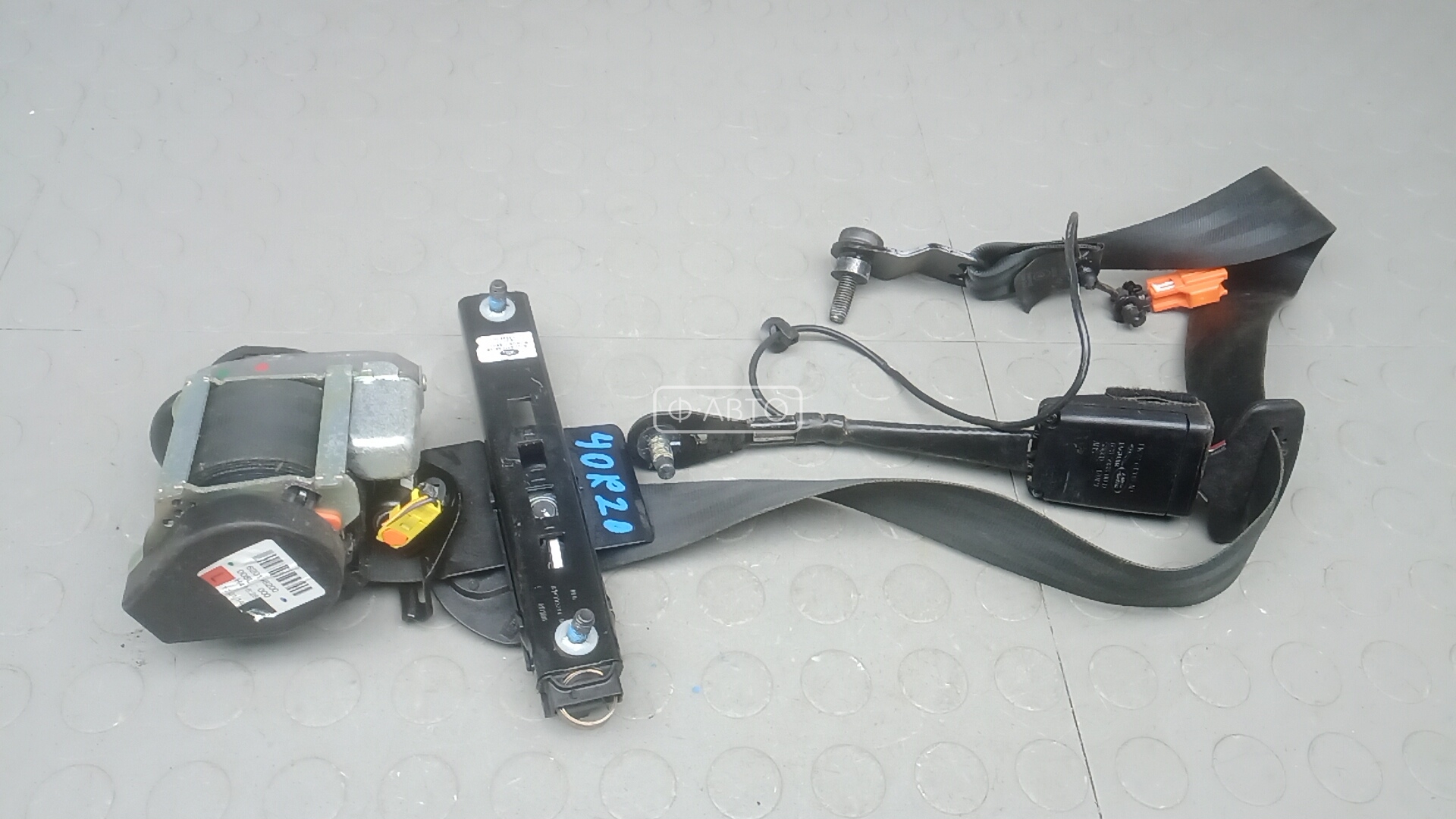 Ремень безопасности с пиропатроном сиденья переднего