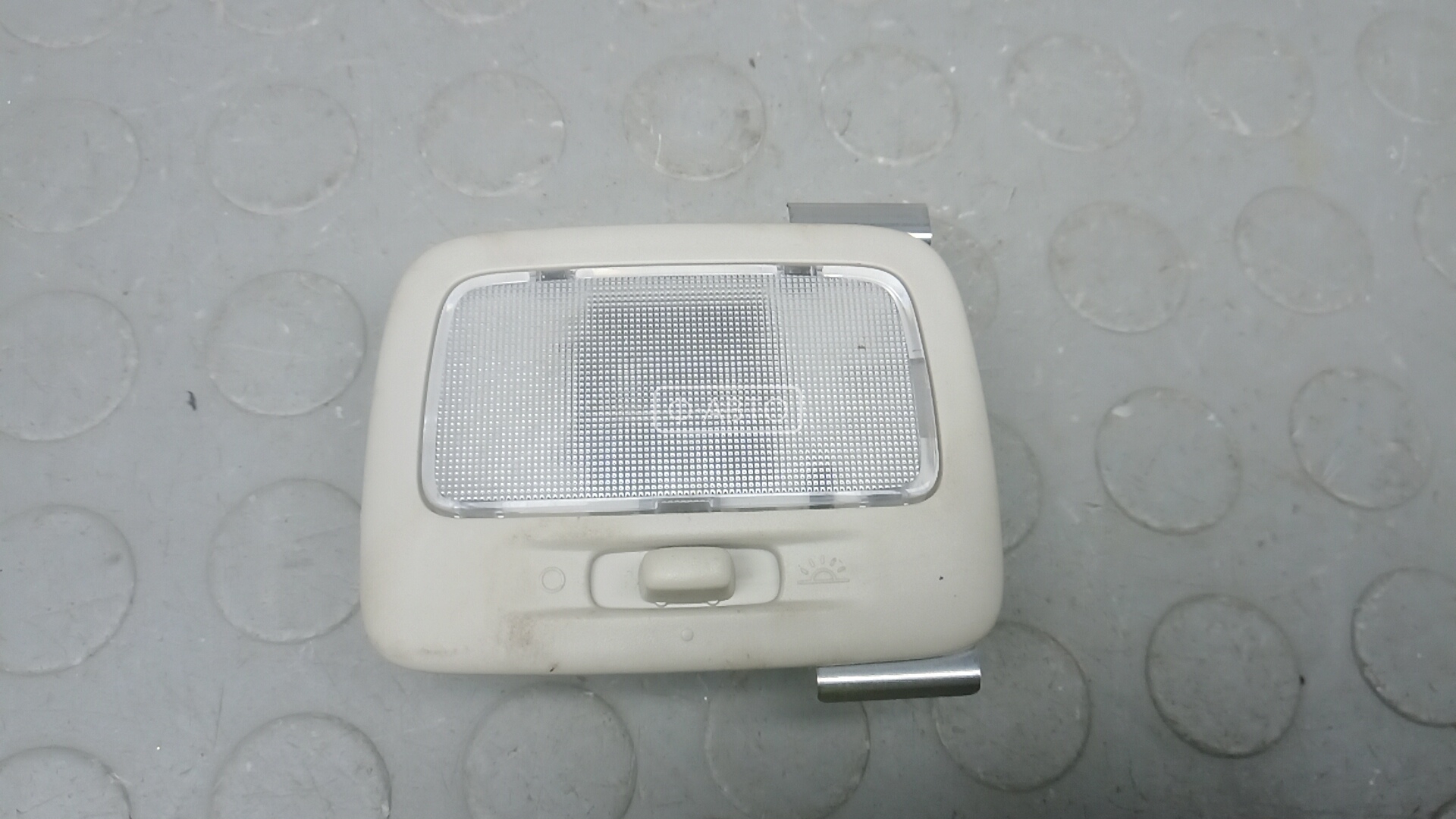 Фонарь освещения салона