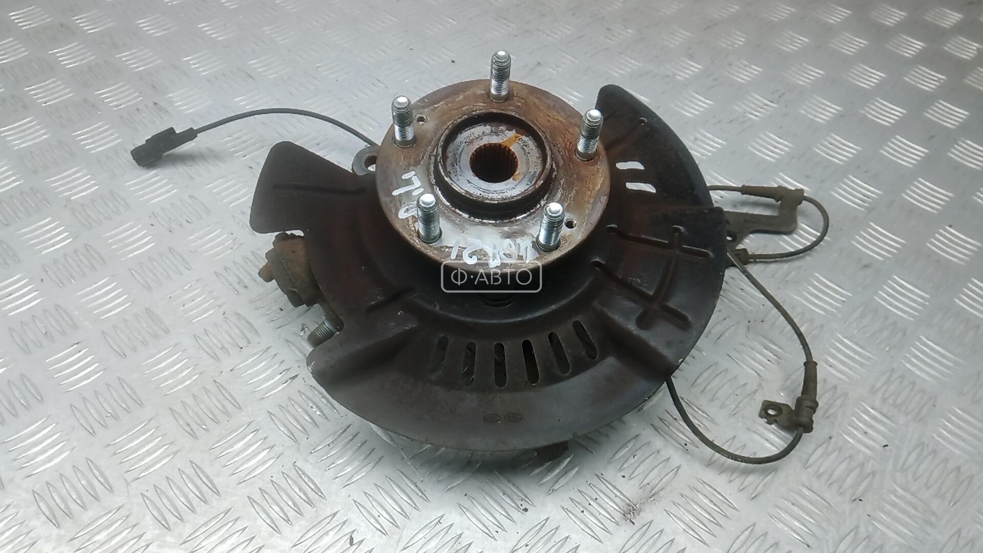 Ступица передняя левая