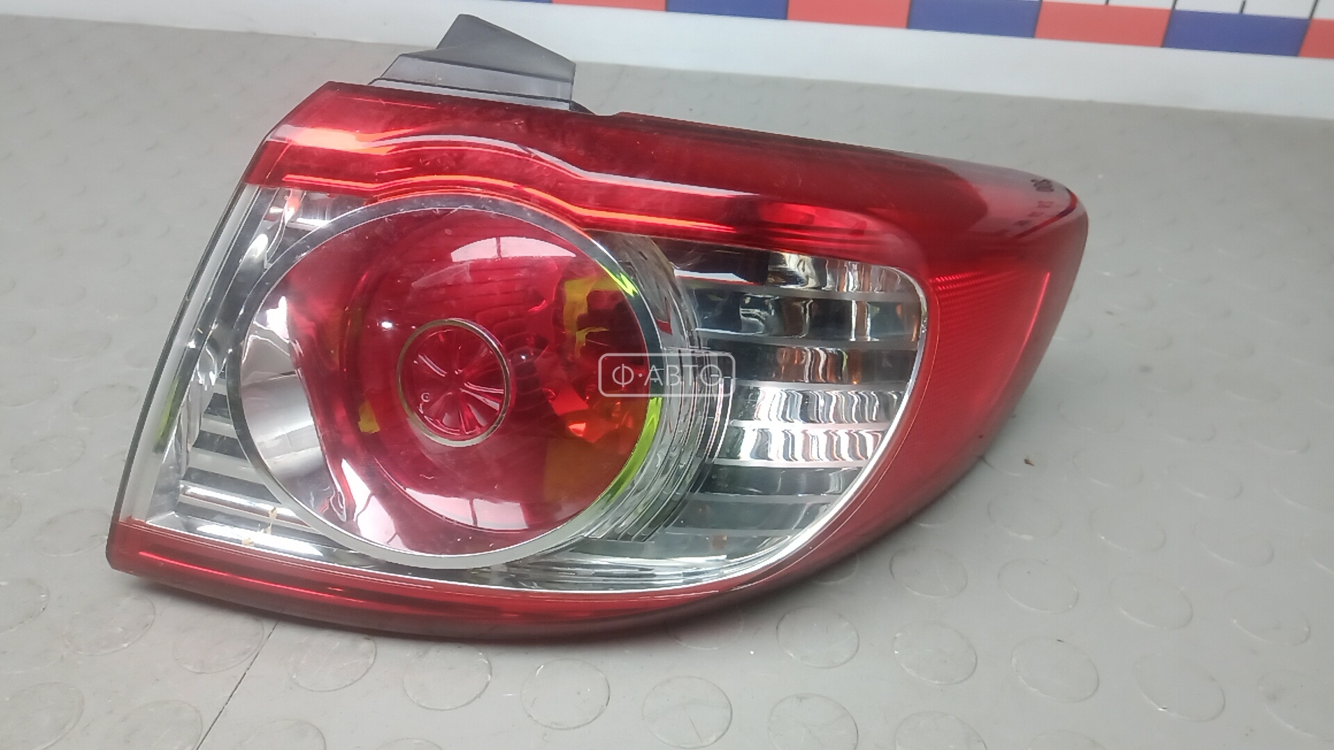 Фонарь задний правый