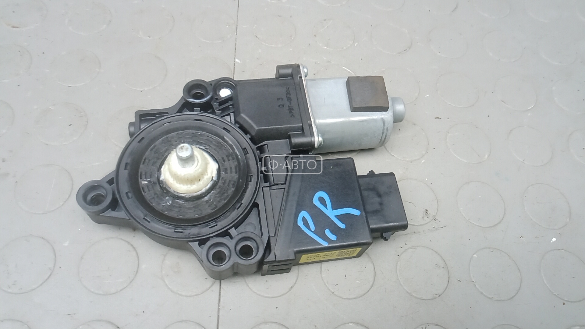 Моторчик стеклоподъемника переднего правого