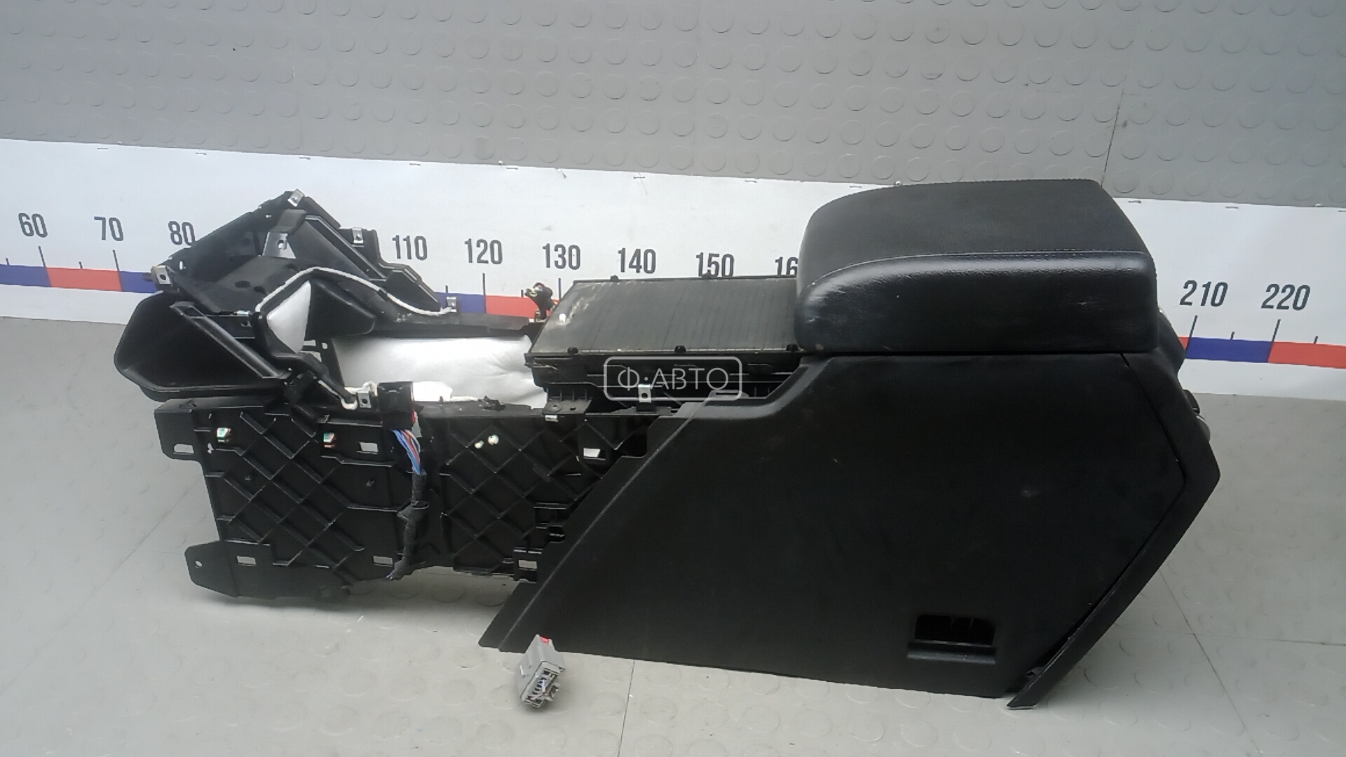 Подлокотник центральный