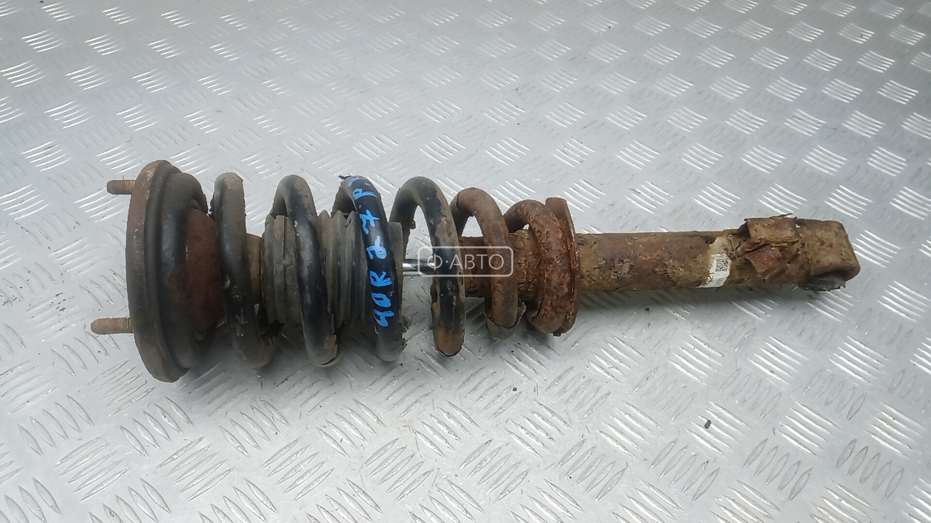 Стойка передняя правая