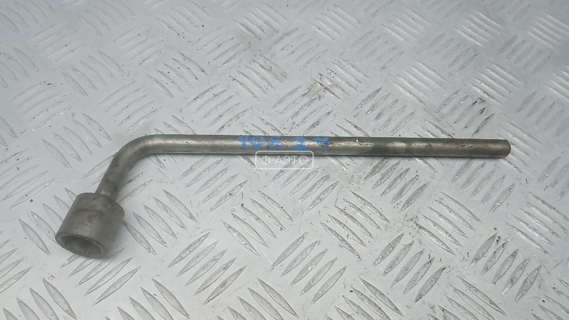 Ключ колесный