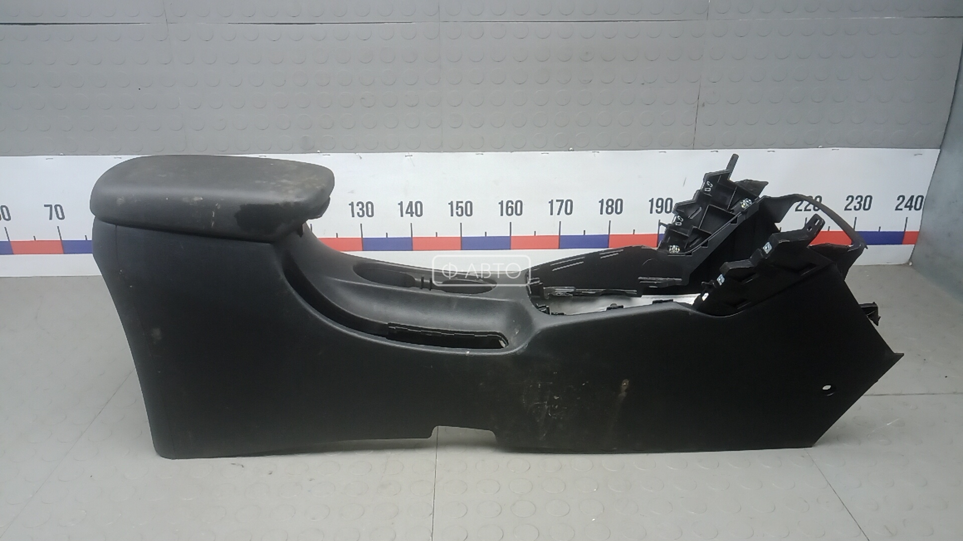 Подлокотник центральный