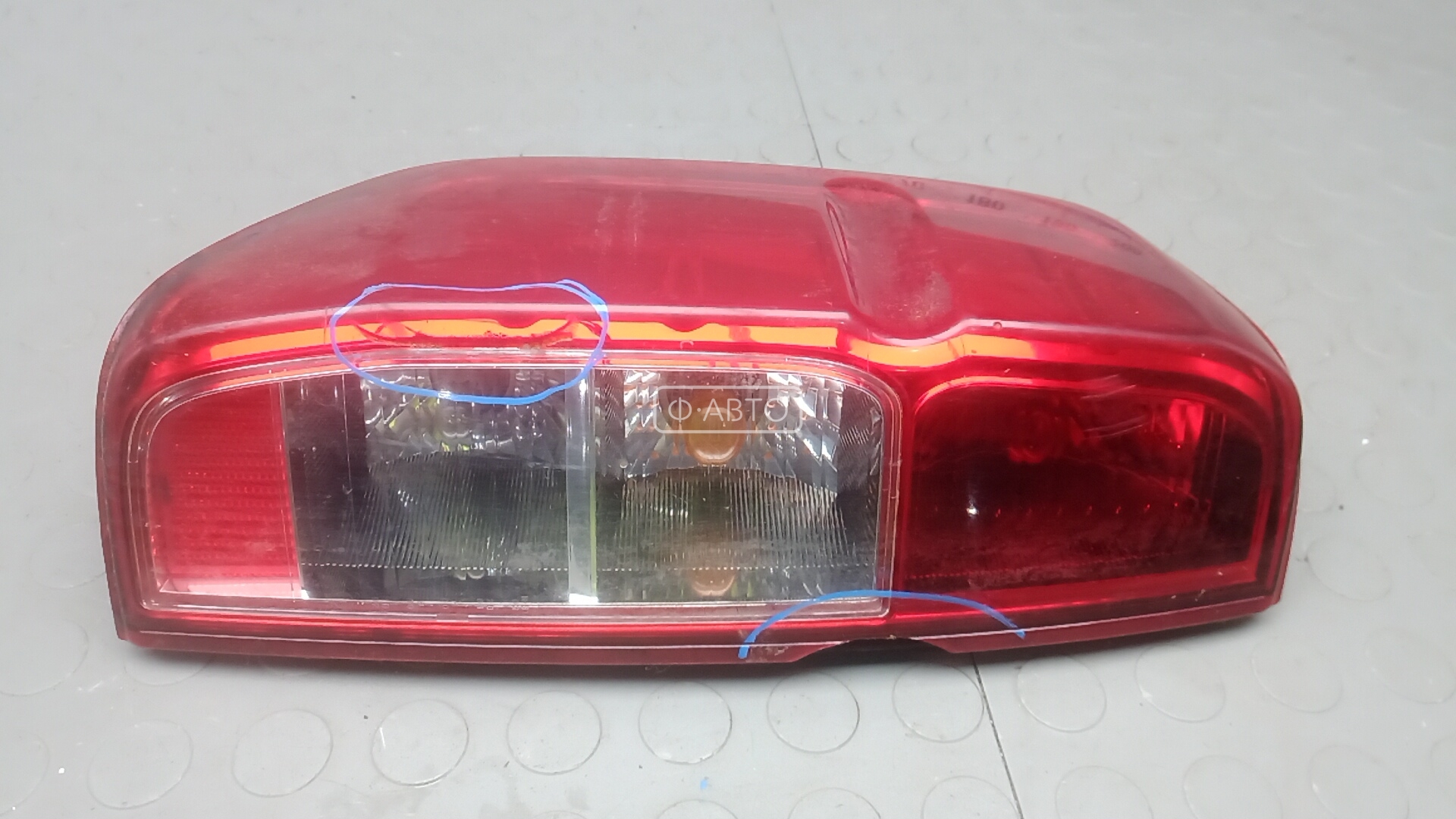 Фонарь задний левый