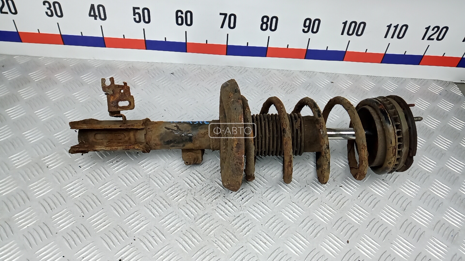 Стойка передняя левая