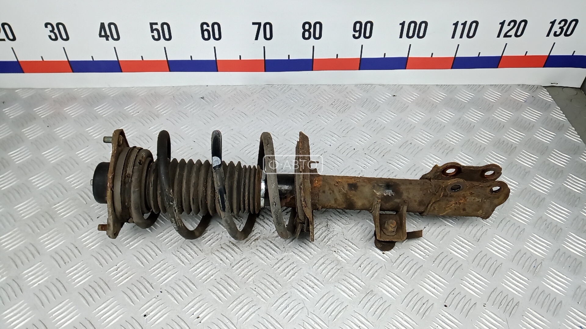 Стойка передняя левая