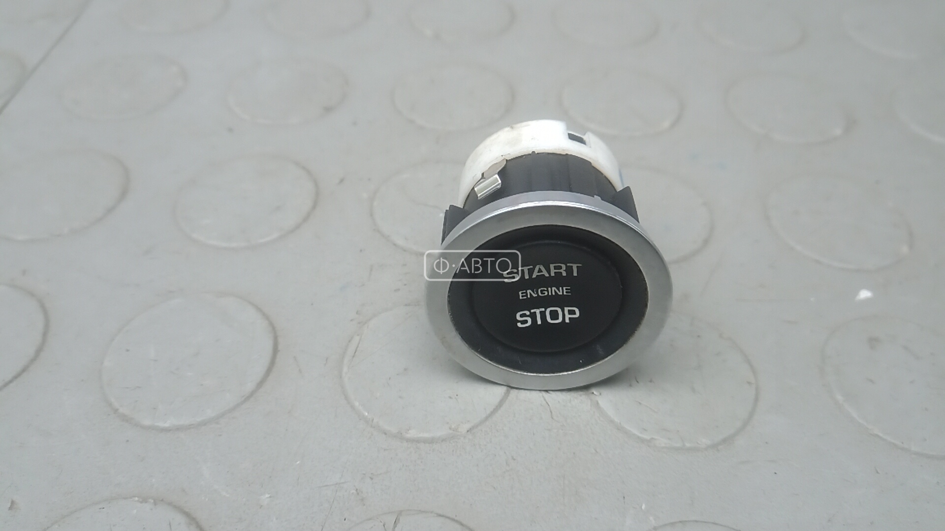 Кнопка запуска двигателя