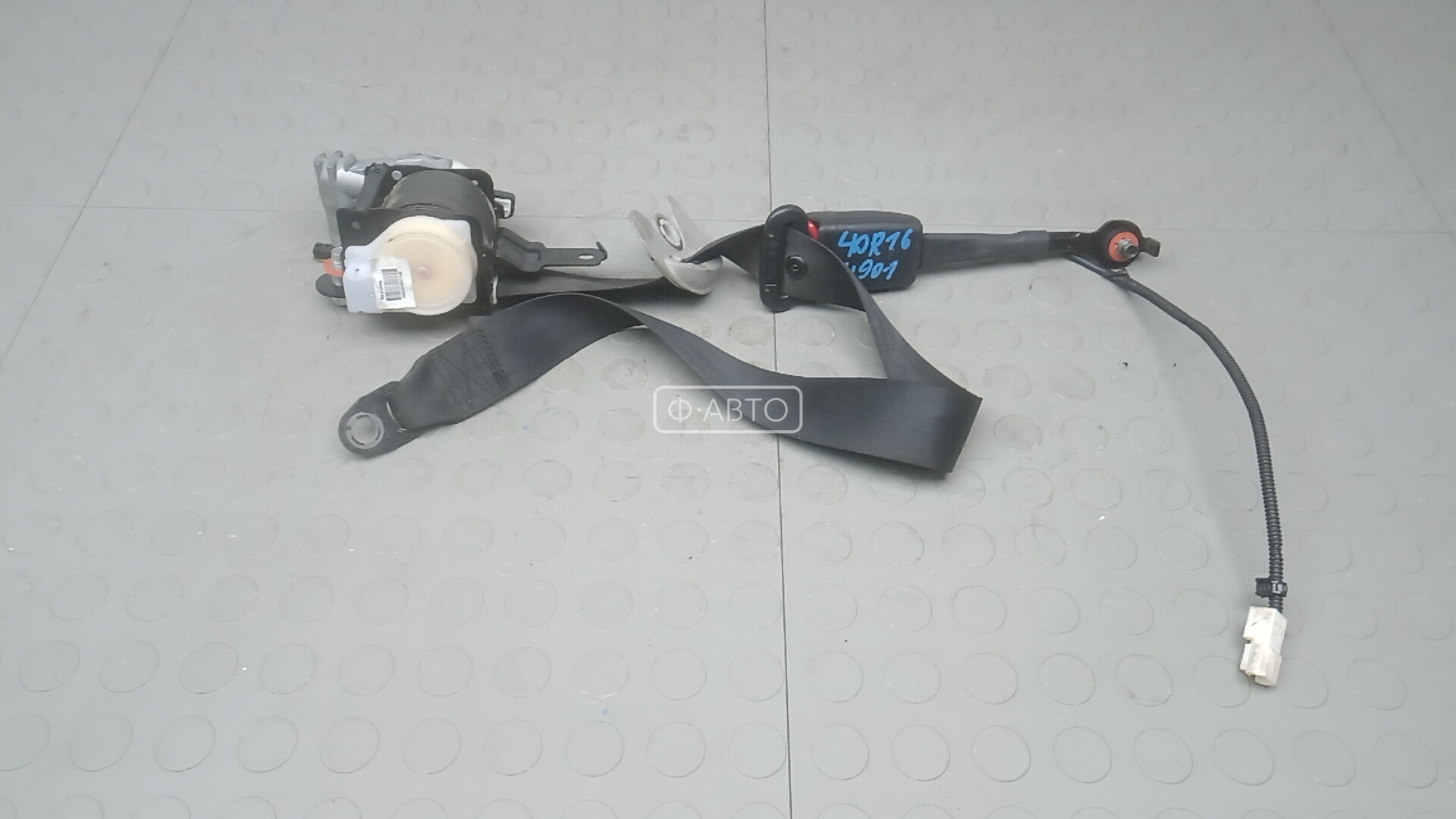 Ремень безопасности с пиропатроном сиденья переднего