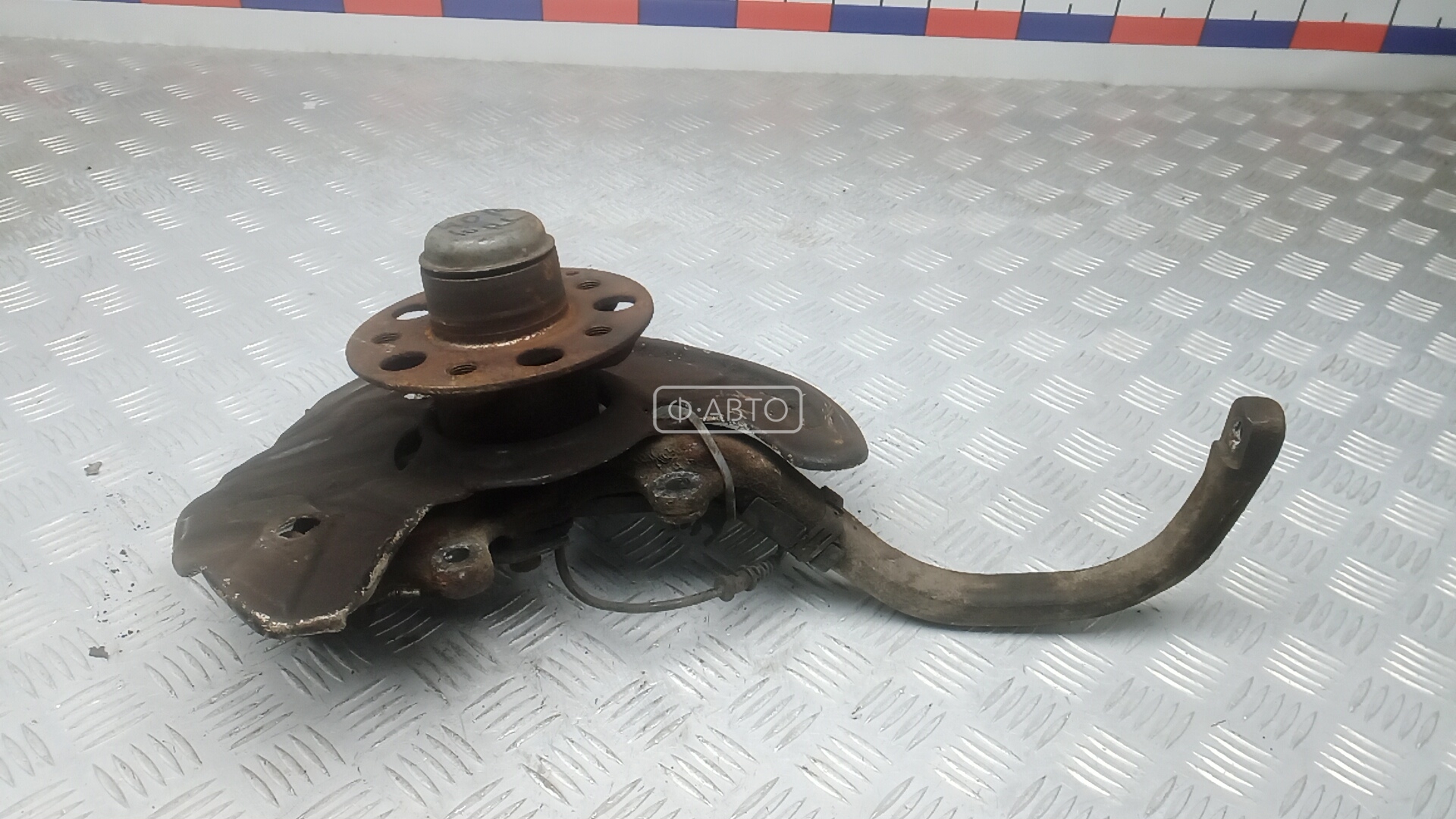 Ступица передняя левая