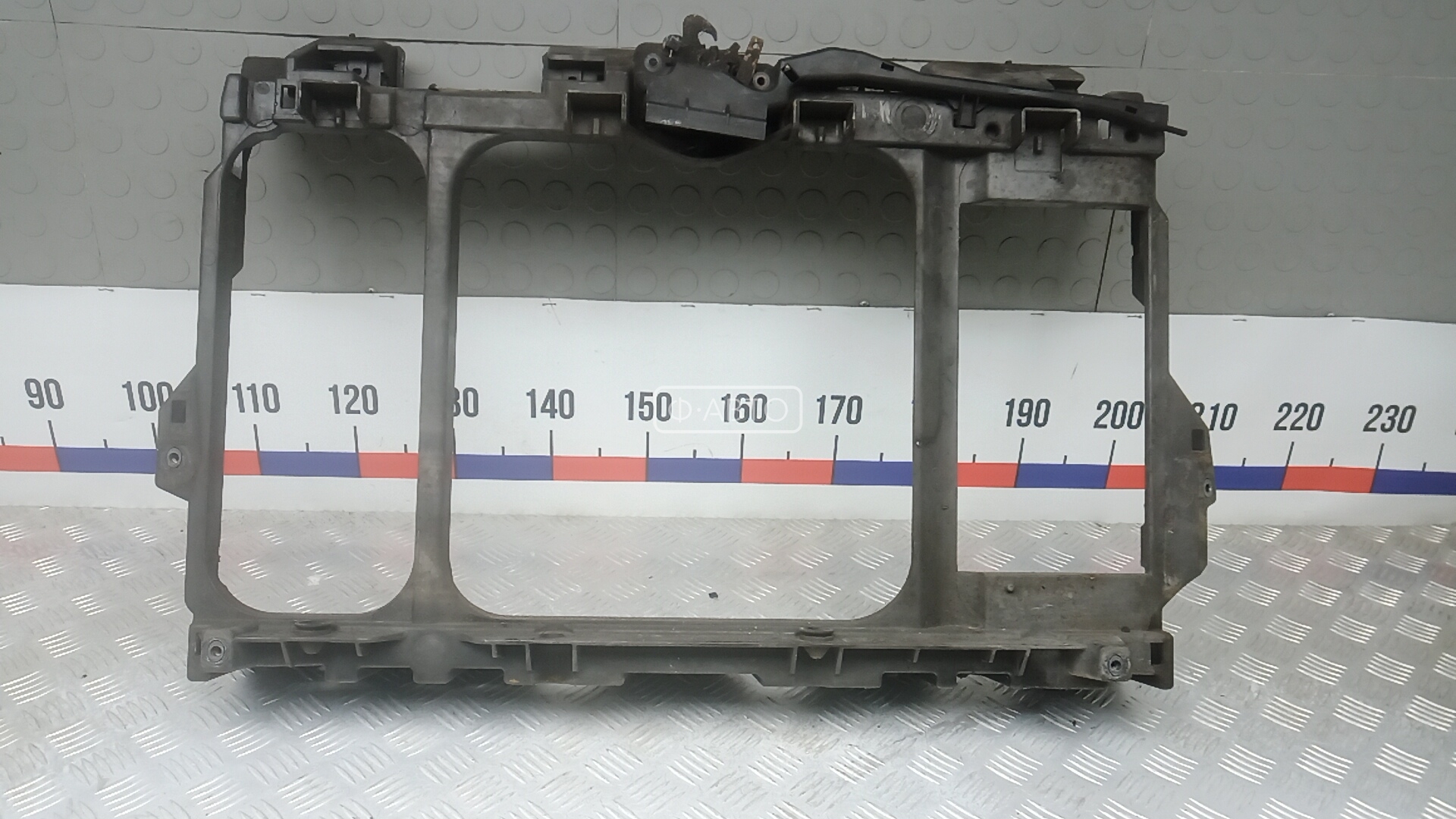 Передняя панель крепления облицовки (телевизор)