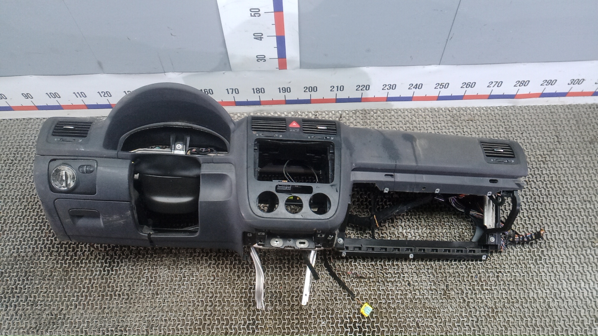 Панель приборов (торпедо) VOLKSWAGEN GOLF 5