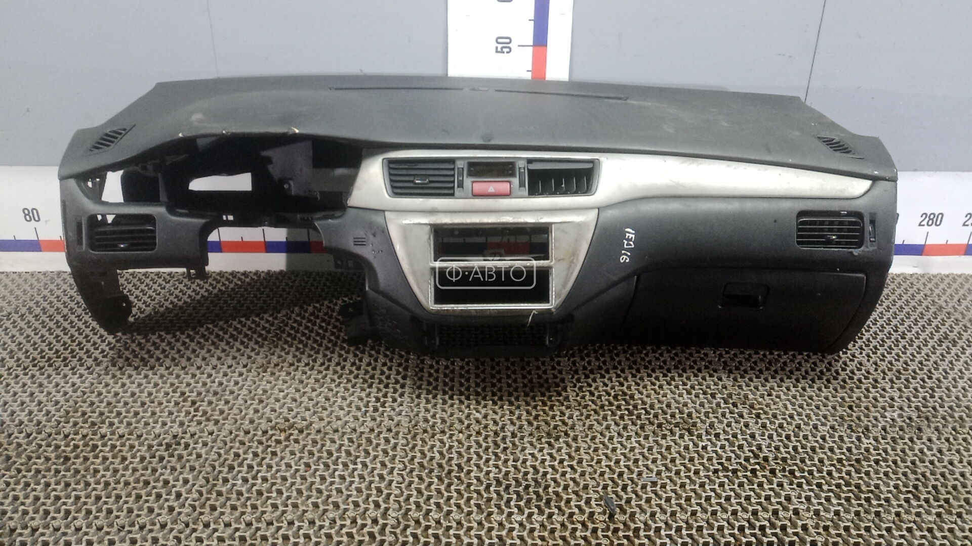 Панель приборов (торпедо)