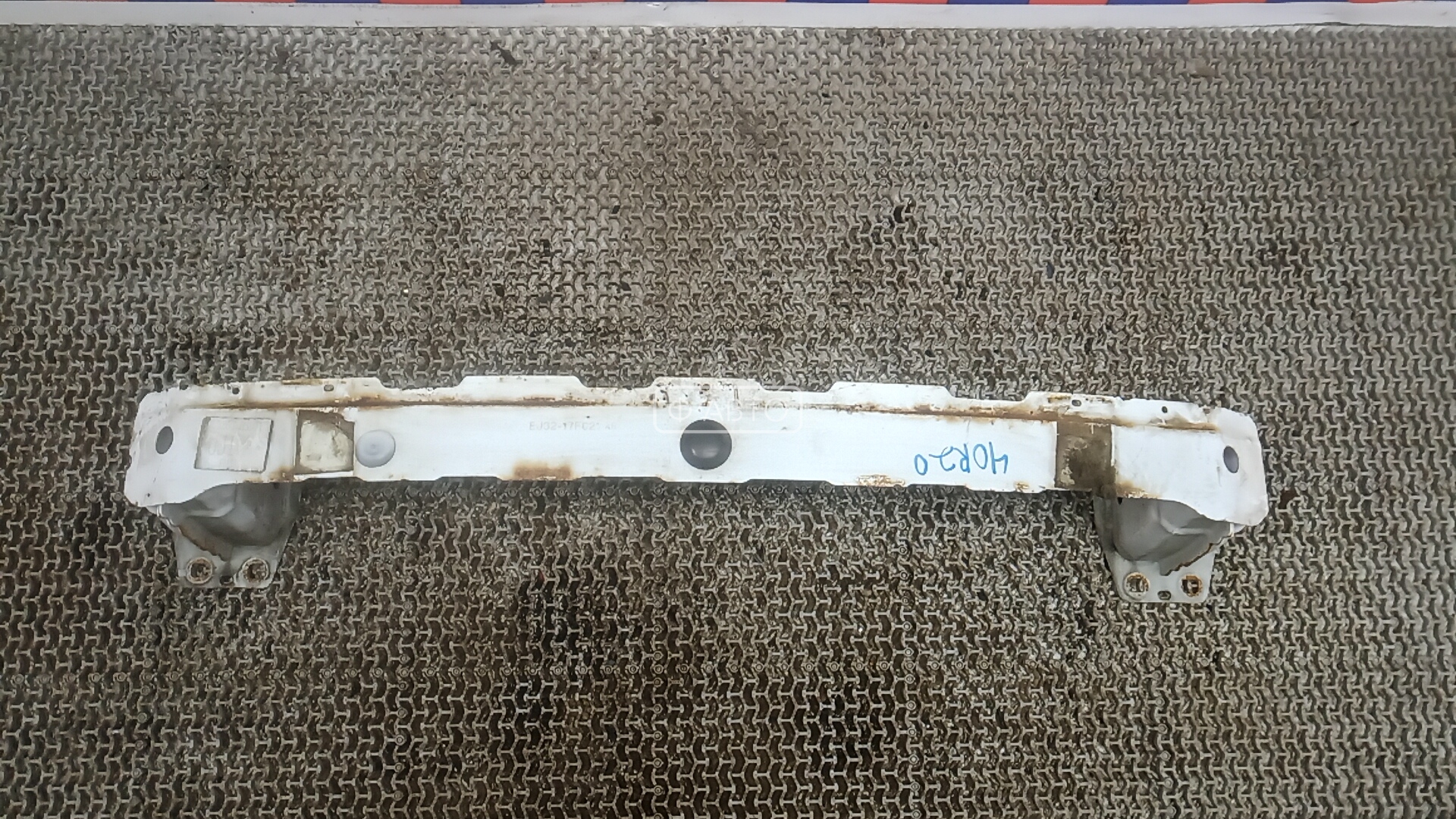 Усилитель бампера передний (кронштейн)