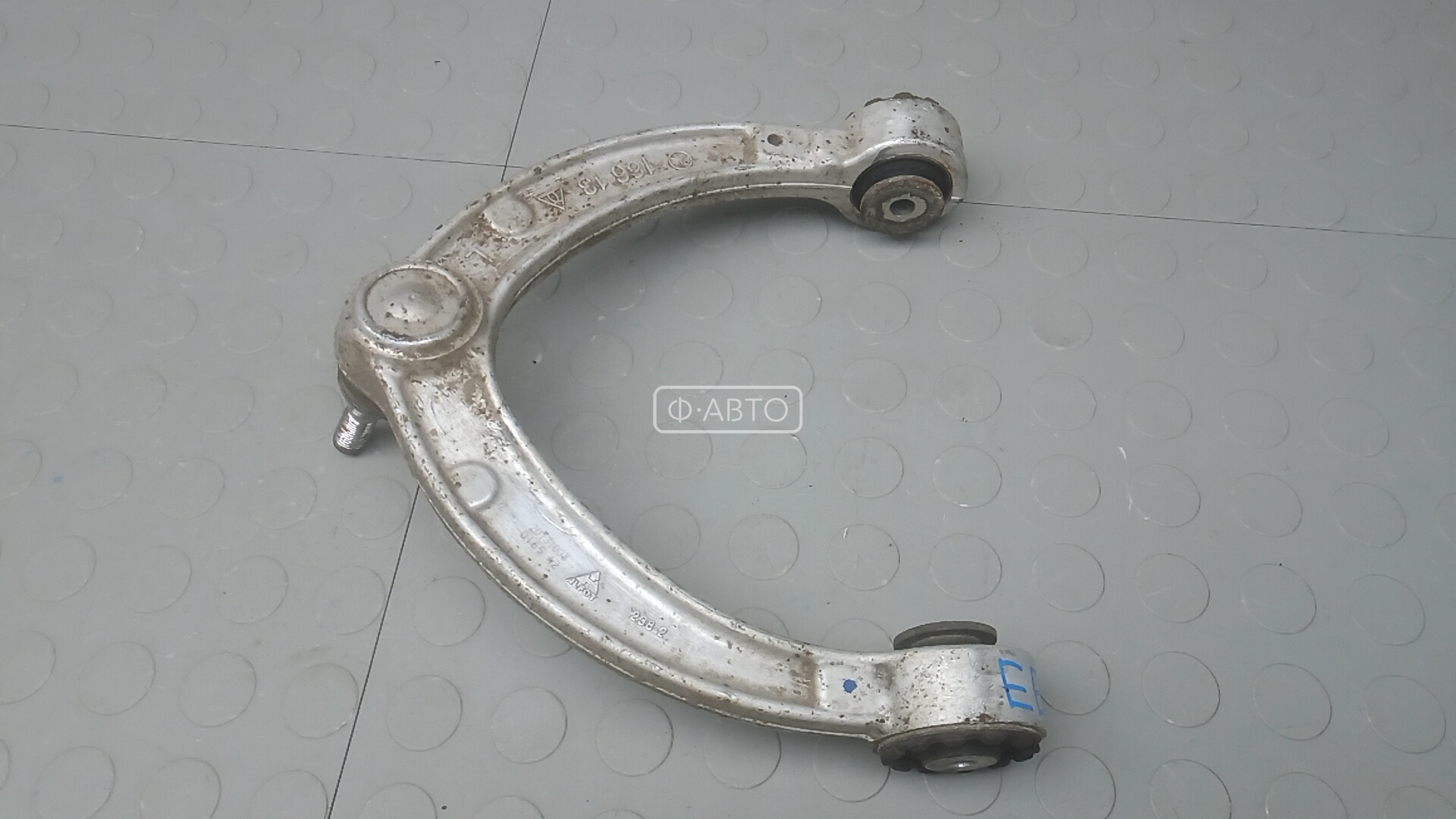 Рычаг передний верхний левый