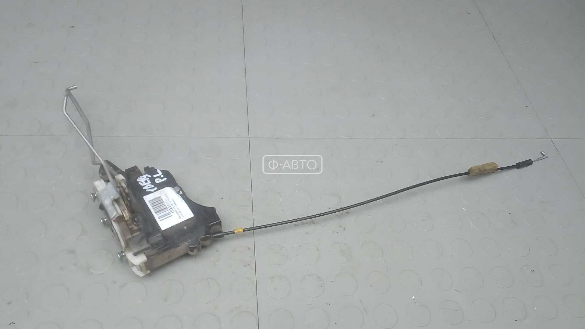 Замок двери передней левой