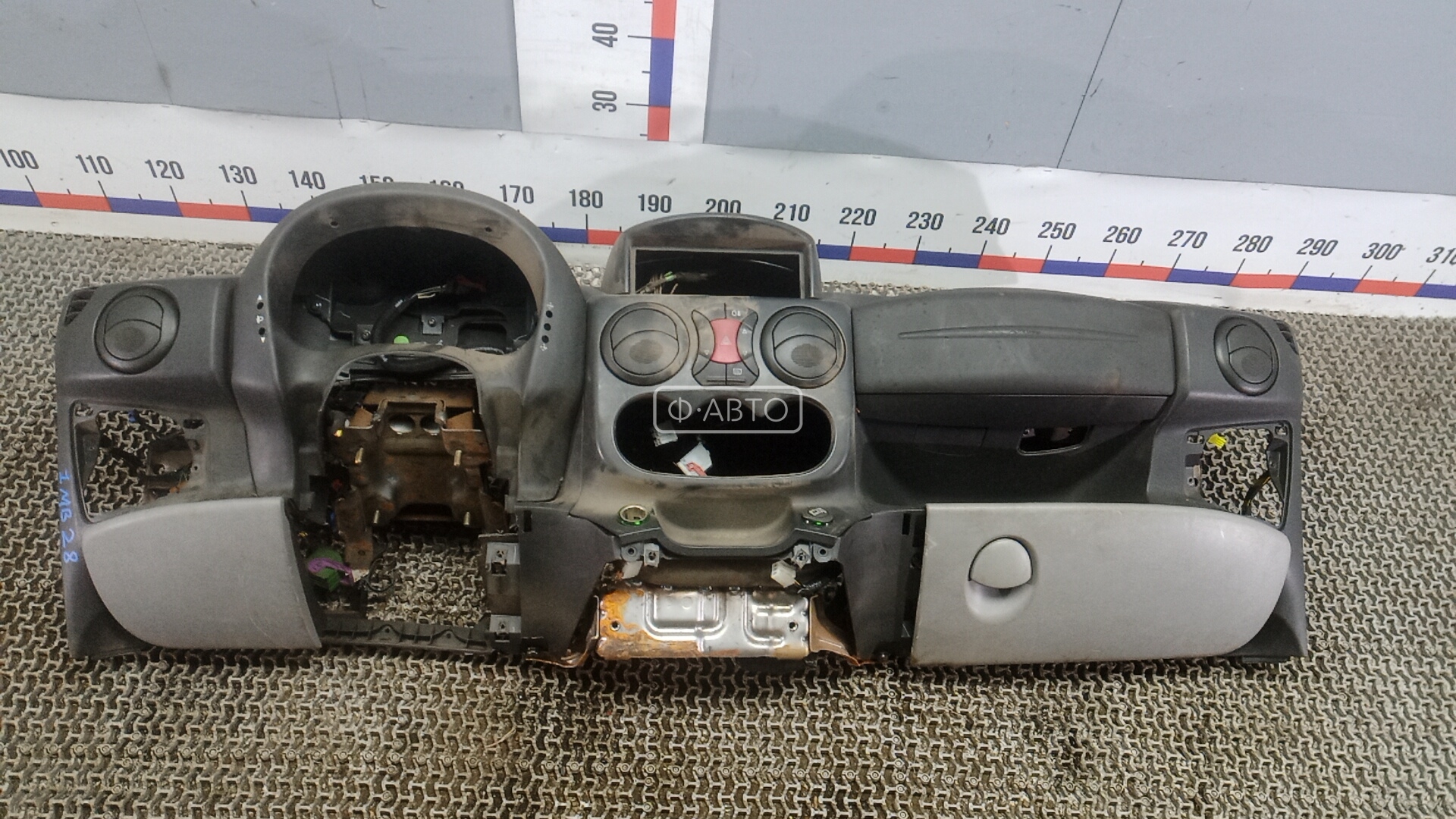 Панель приборов (торпедо)