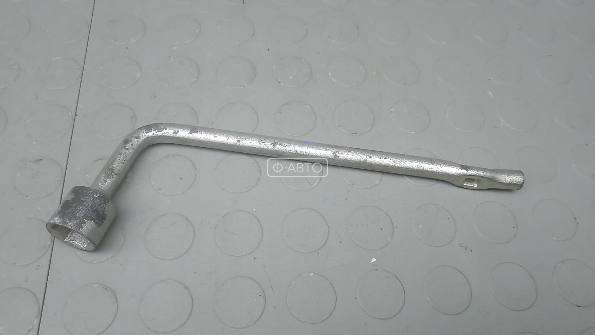 Ключ колесный