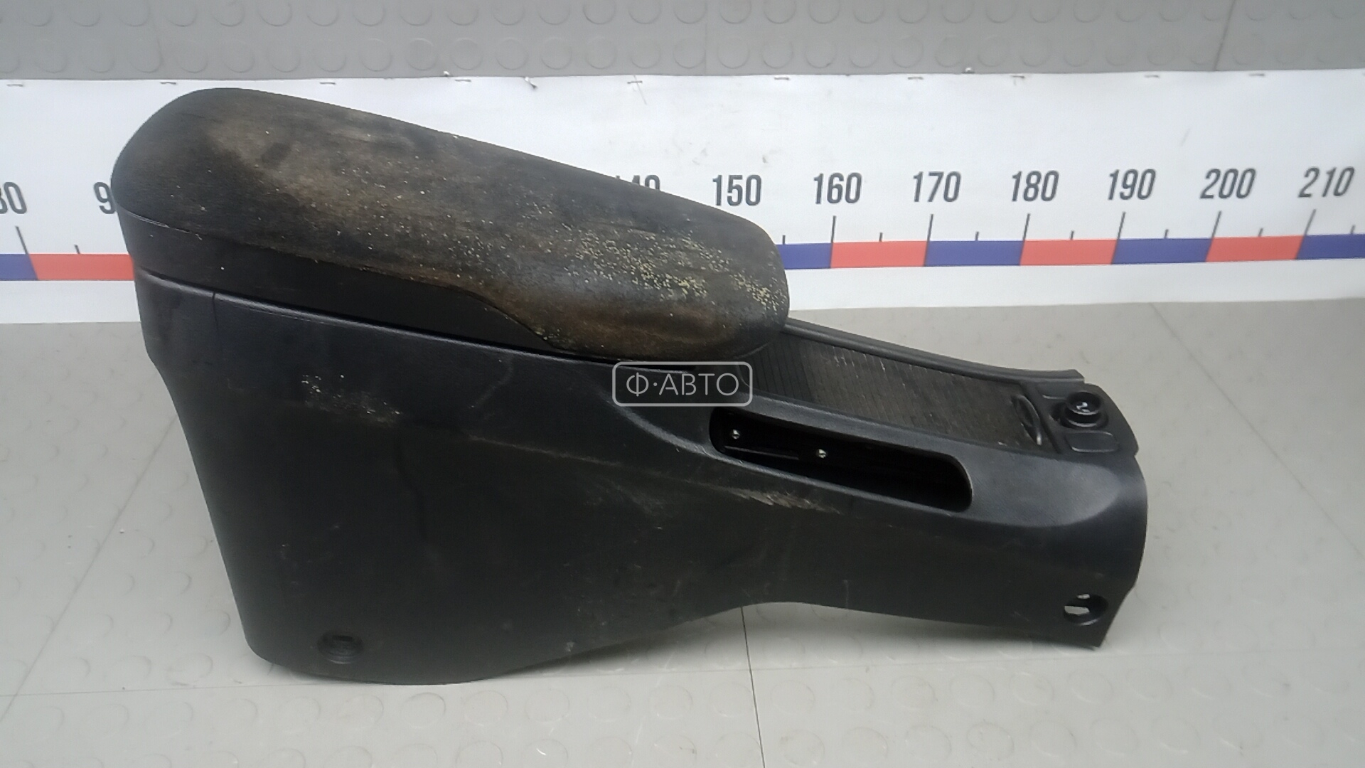 Подлокотник центральный