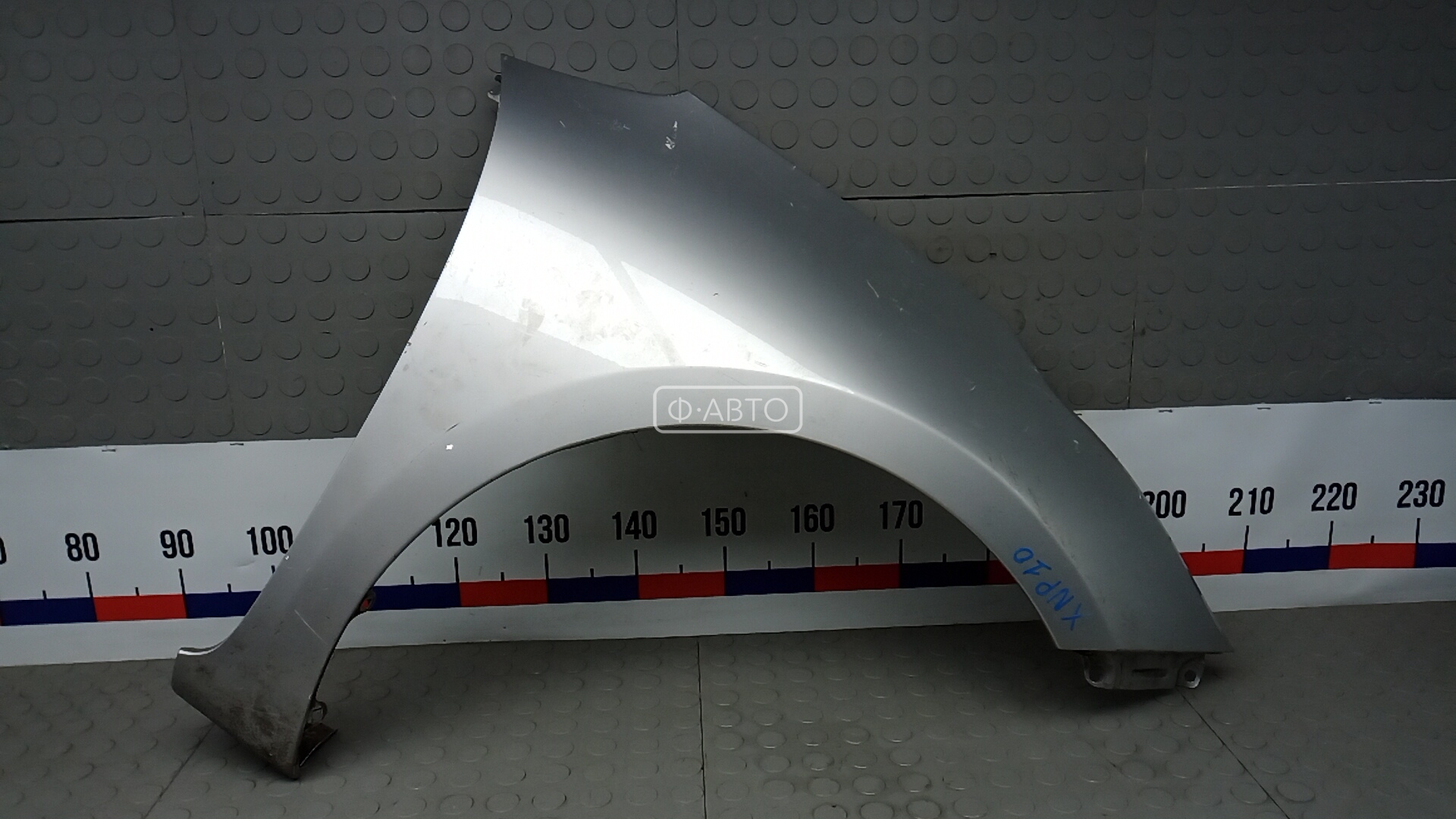 Крыло переднее правое
